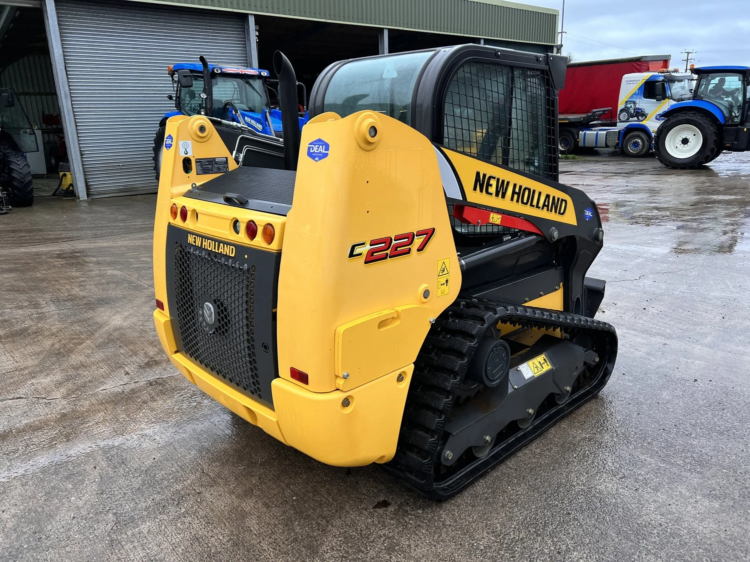 New Holland loader for sale in Walterston, Llancarfan, Barry, Vale of Glamorgan — photo 5