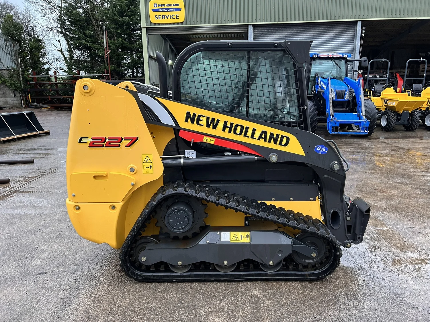 New Holland loader for sale in Walterston, Llancarfan, Barry, Vale of Glamorgan — photo 6