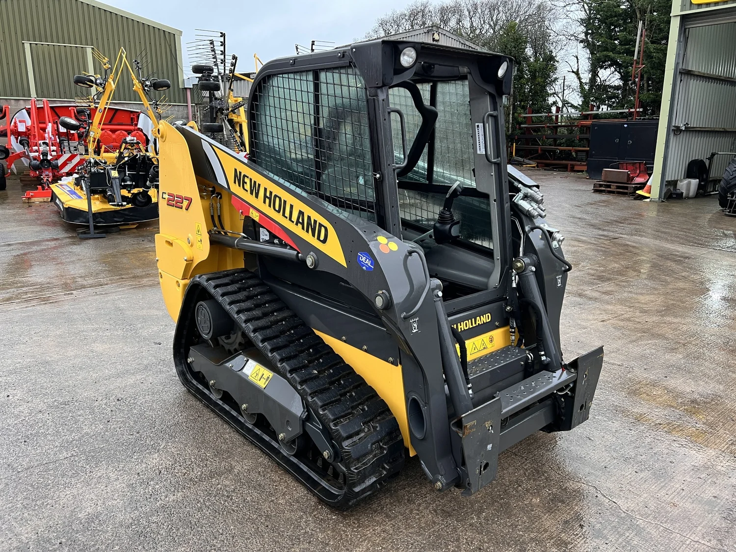 New Holland loader for sale in Walterston, Llancarfan, Barry, Vale of Glamorgan — photo 7