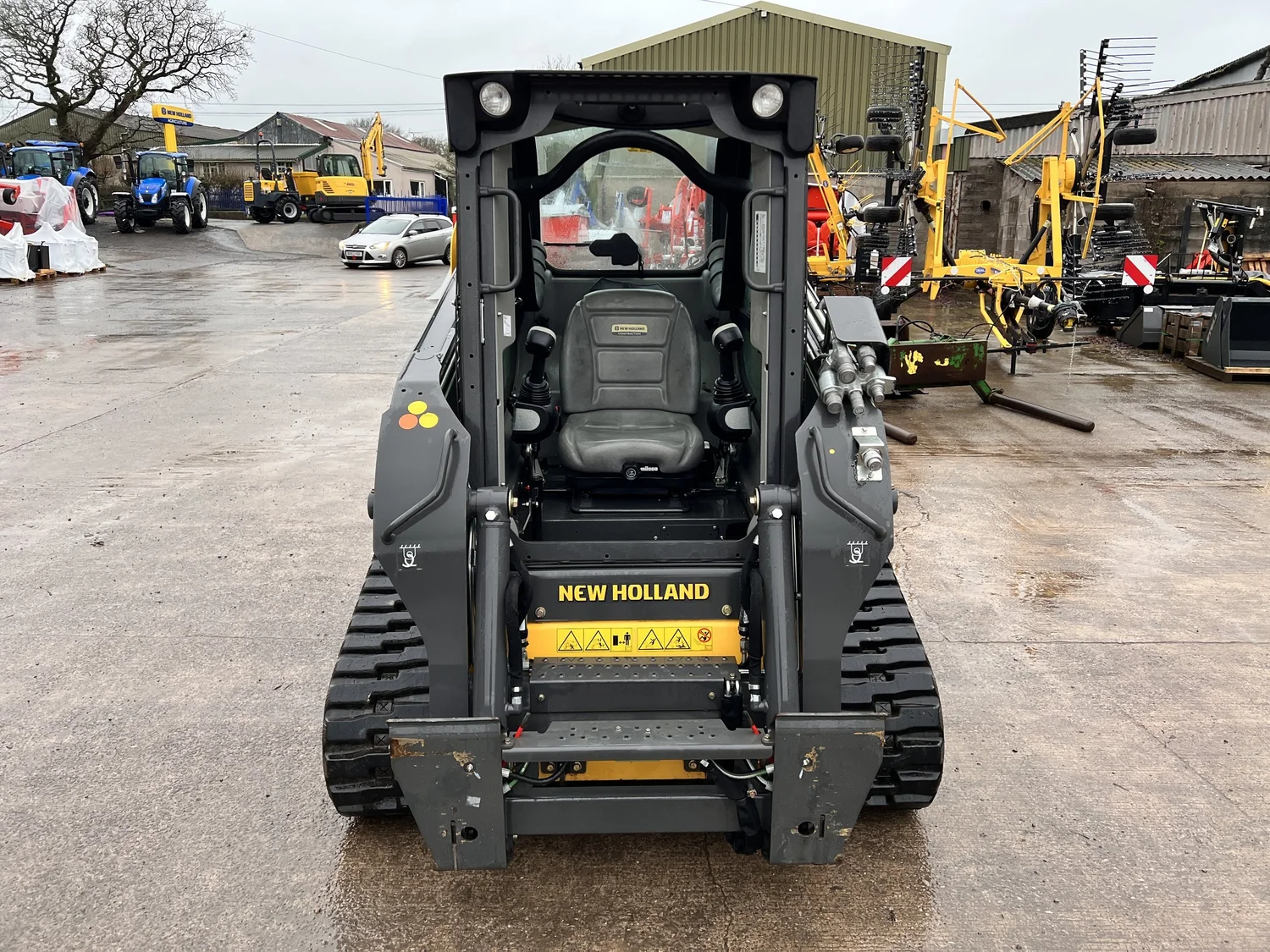 New Holland loader for sale in Walterston, Llancarfan, Barry, Vale of Glamorgan — photo 8