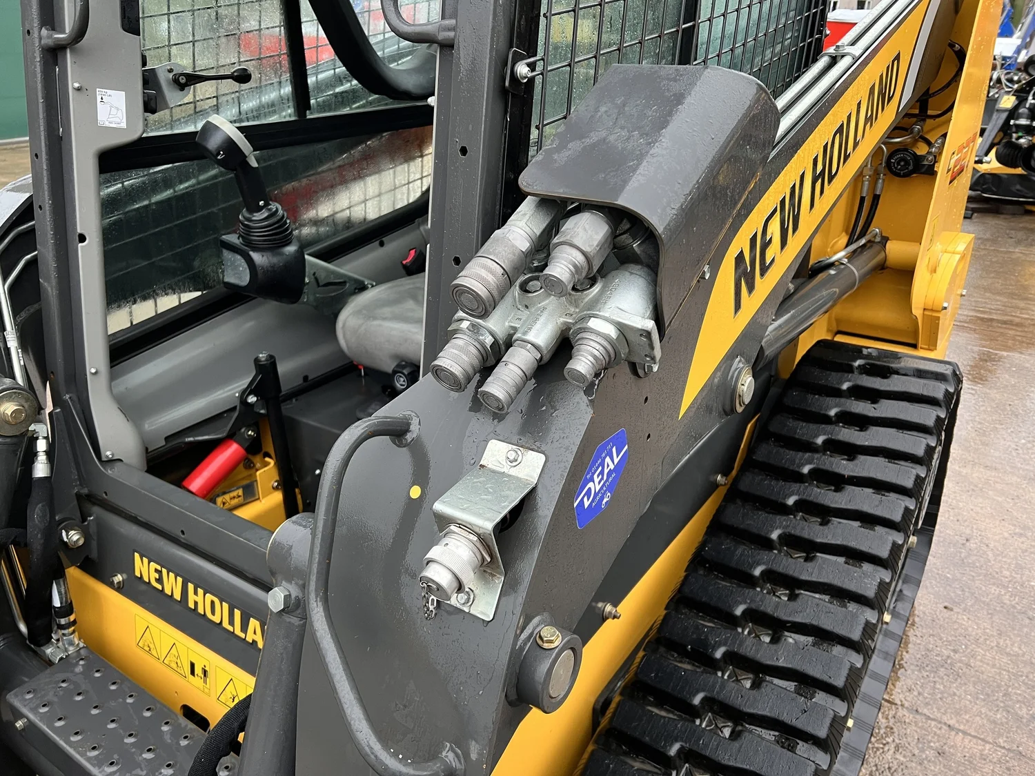 New Holland loader for sale in Walterston, Llancarfan, Barry, Vale of Glamorgan — photo 9