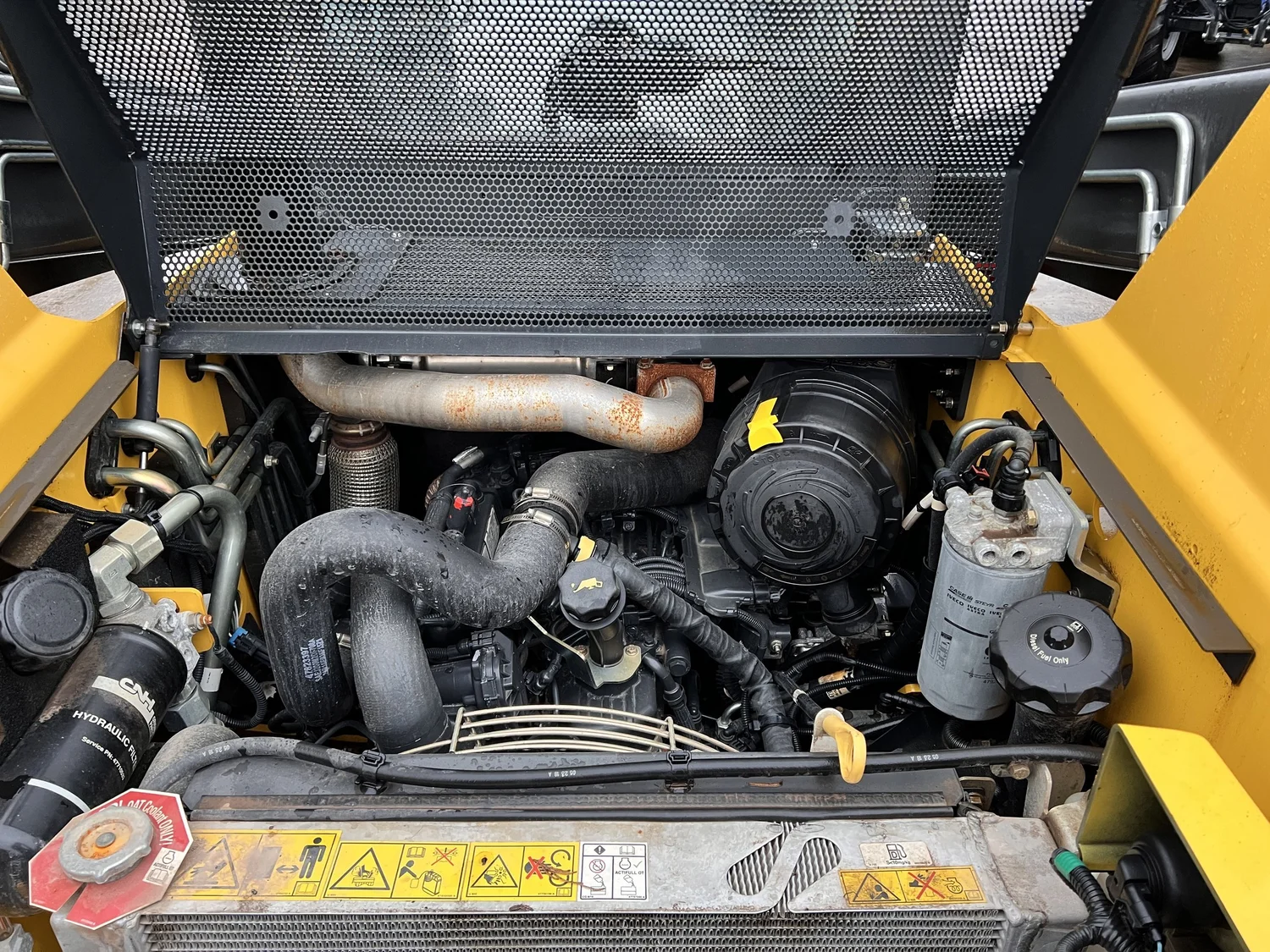 New Holland loader for sale in Walterston, Llancarfan, Barry, Vale of Glamorgan — photo 12