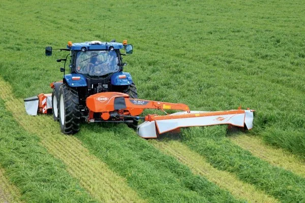 Kuhn mower for sale in Walterston, Llancarfan, Barry, Vale of Glamorgan — photo 2