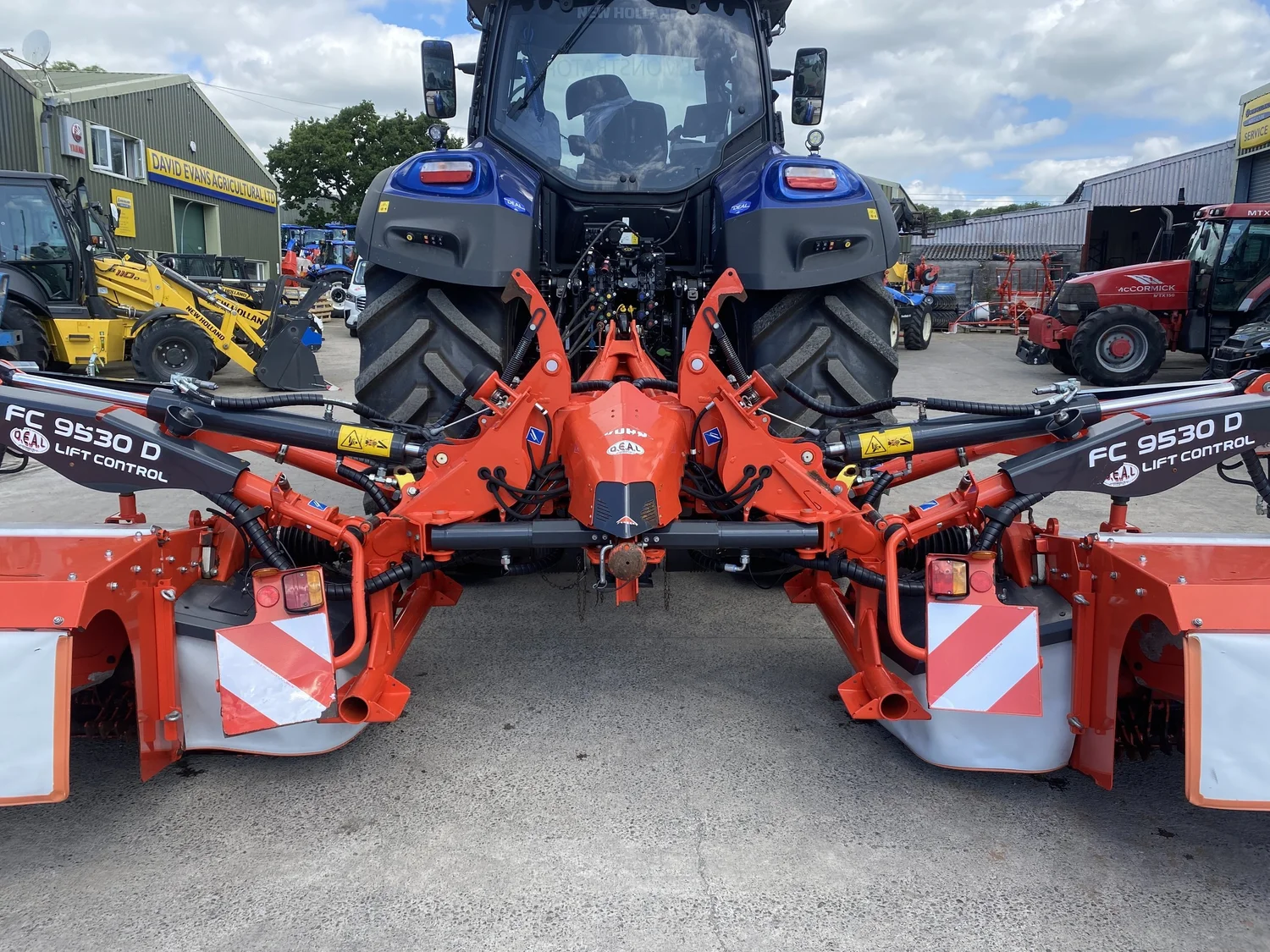 Kuhn mower for sale in Walterston, Llancarfan, Barry, Vale of Glamorgan — photo 2