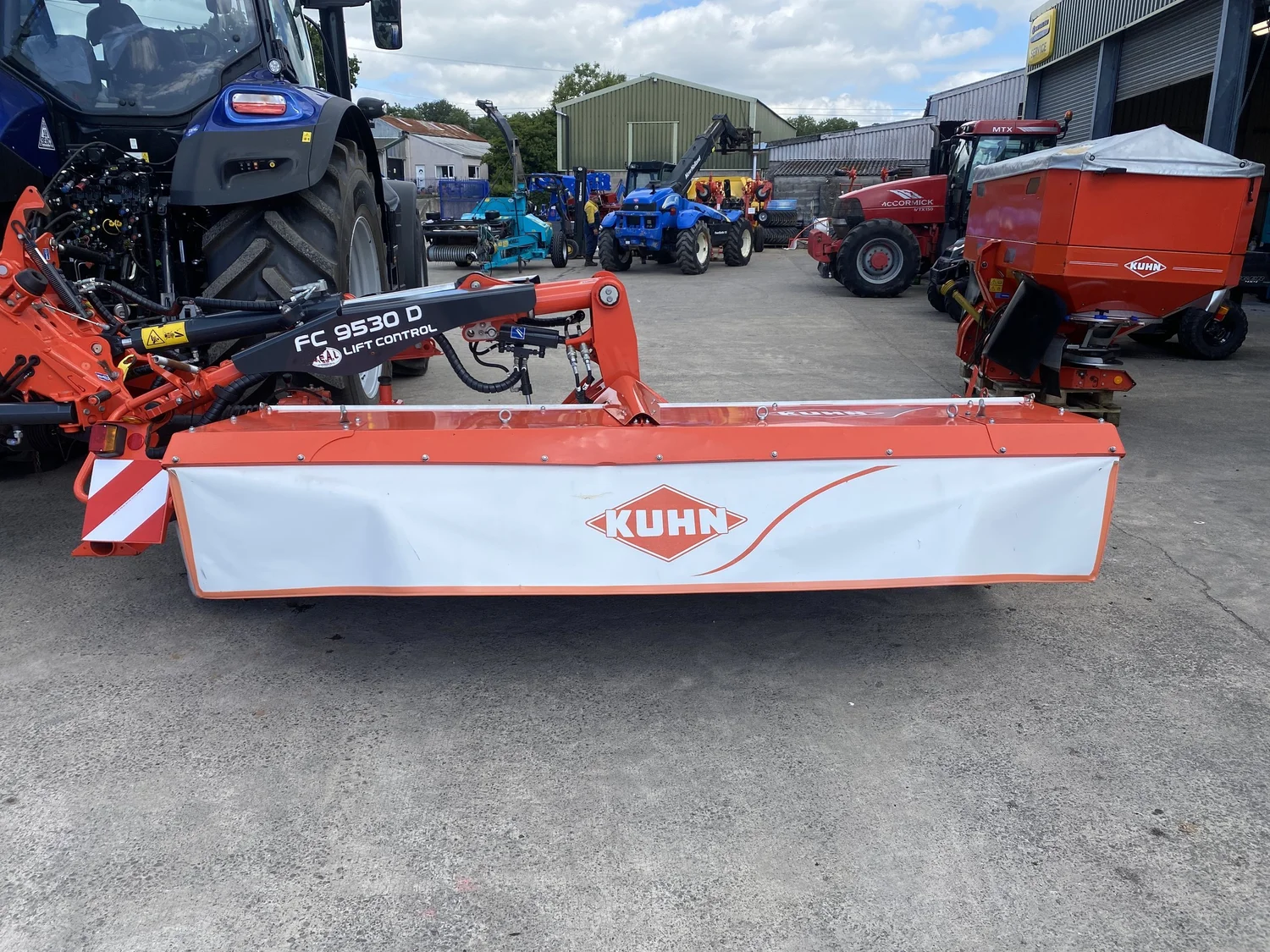 Kuhn mower for sale in Walterston, Llancarfan, Barry, Vale of Glamorgan — photo 3