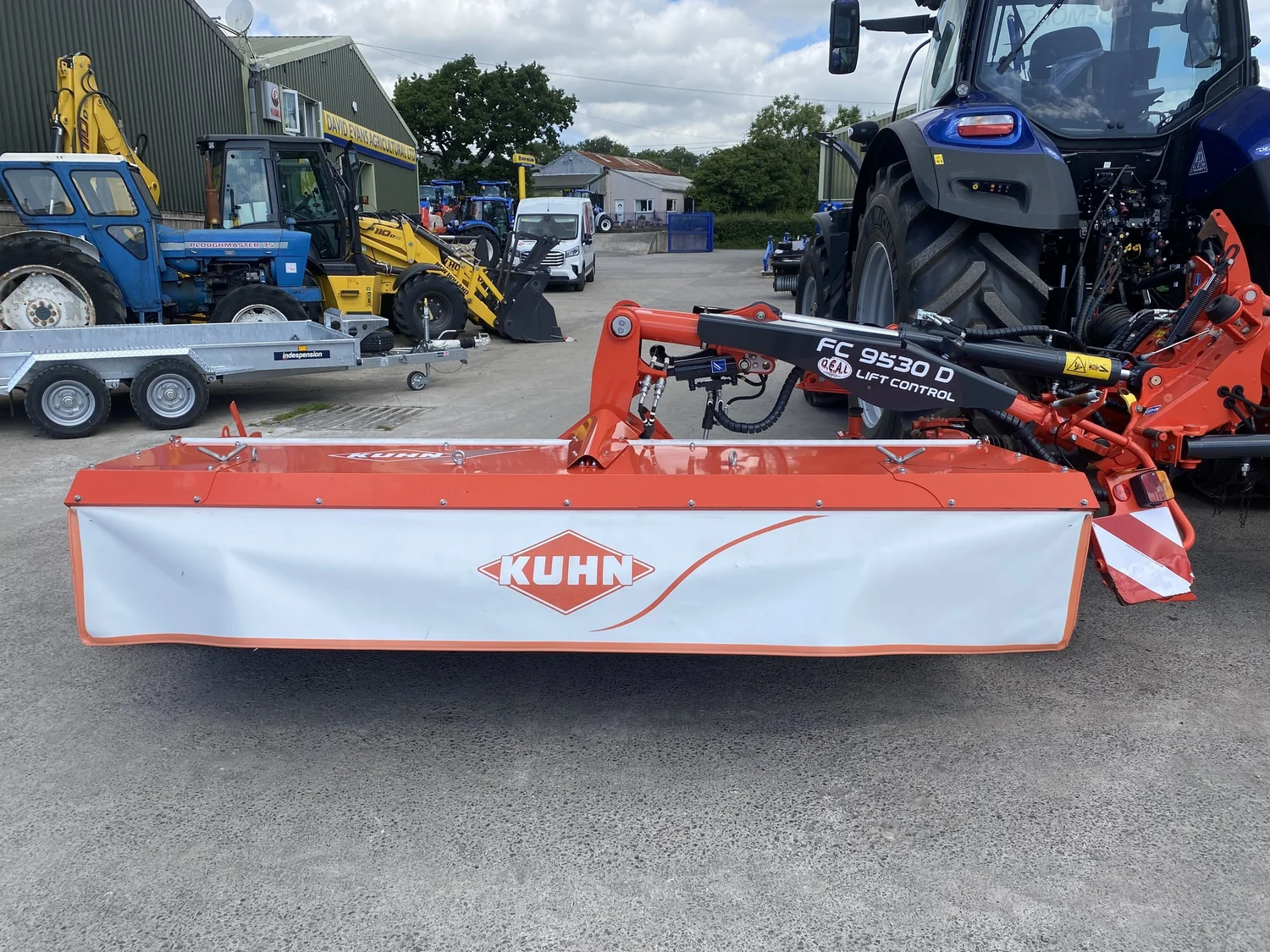 Kuhn mower for sale in Walterston, Llancarfan, Barry, Vale of Glamorgan — photo 4