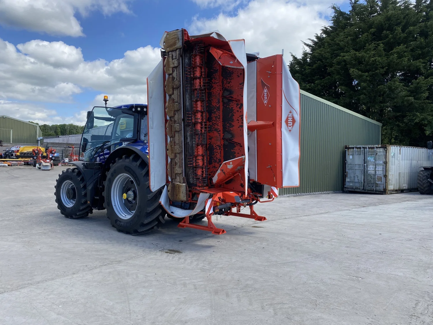 Kuhn mower for sale in Walterston, Llancarfan, Barry, Vale of Glamorgan — photo 5