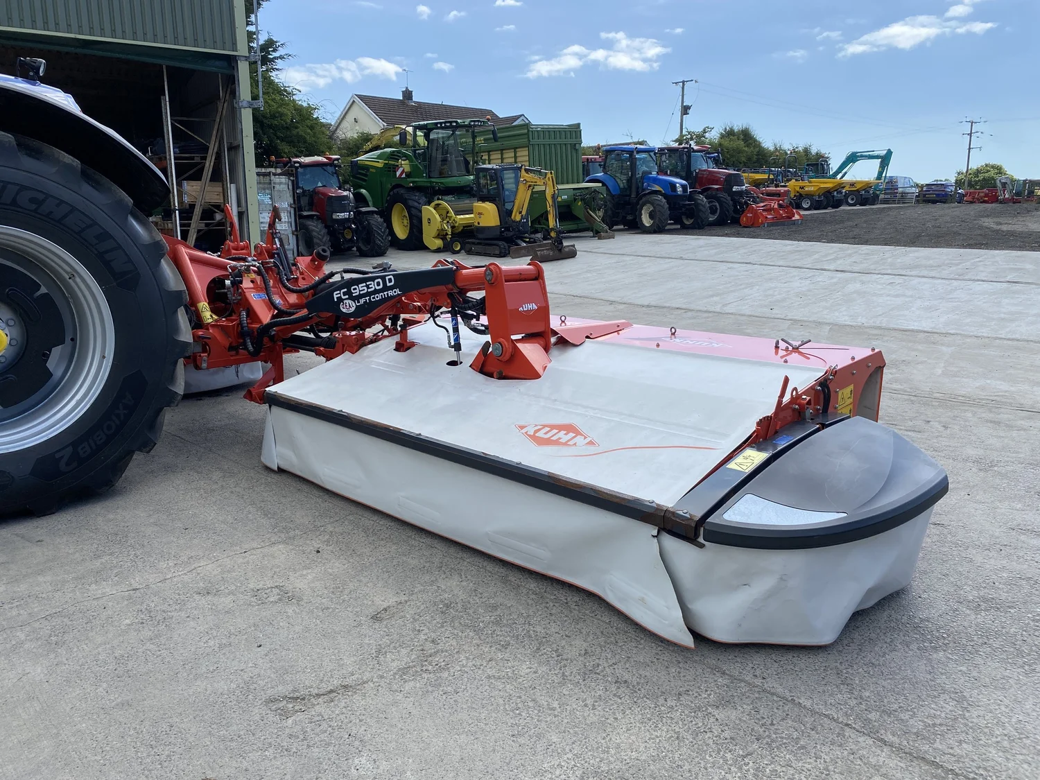 Kuhn mower for sale in Walterston, Llancarfan, Barry, Vale of Glamorgan — photo 8