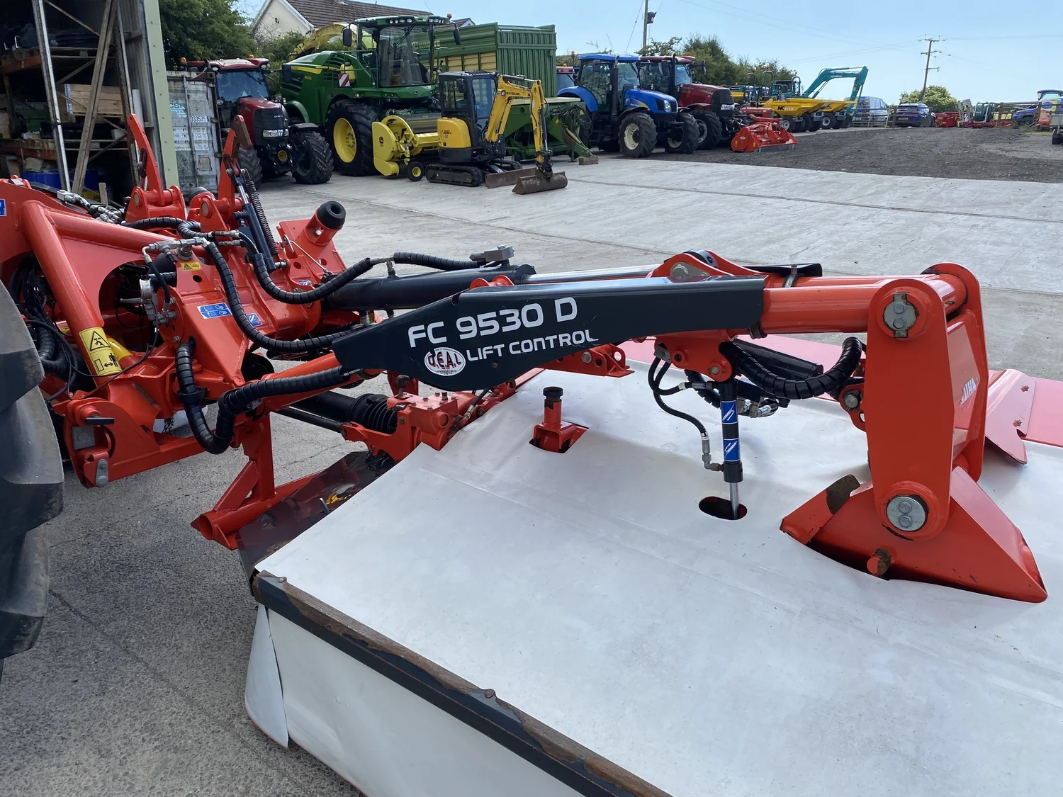 Kuhn mower for sale in Walterston, Llancarfan, Barry, Vale of Glamorgan — photo 9
