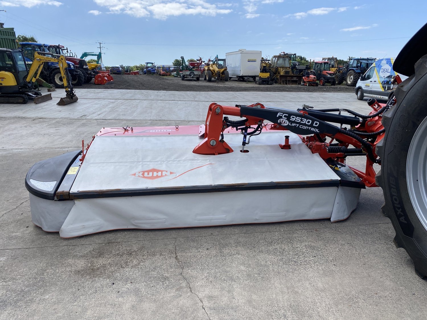Kuhn mower for sale in Walterston, Llancarfan, Barry, Vale of Glamorgan — photo 11