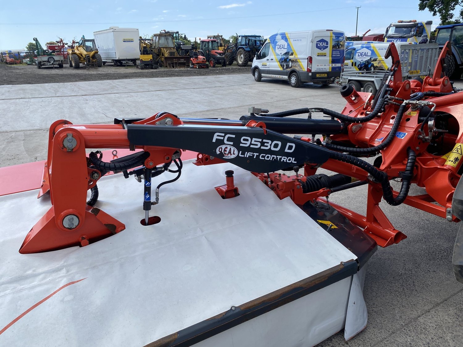 Kuhn mower for sale in Walterston, Llancarfan, Barry, Vale of Glamorgan — photo 12