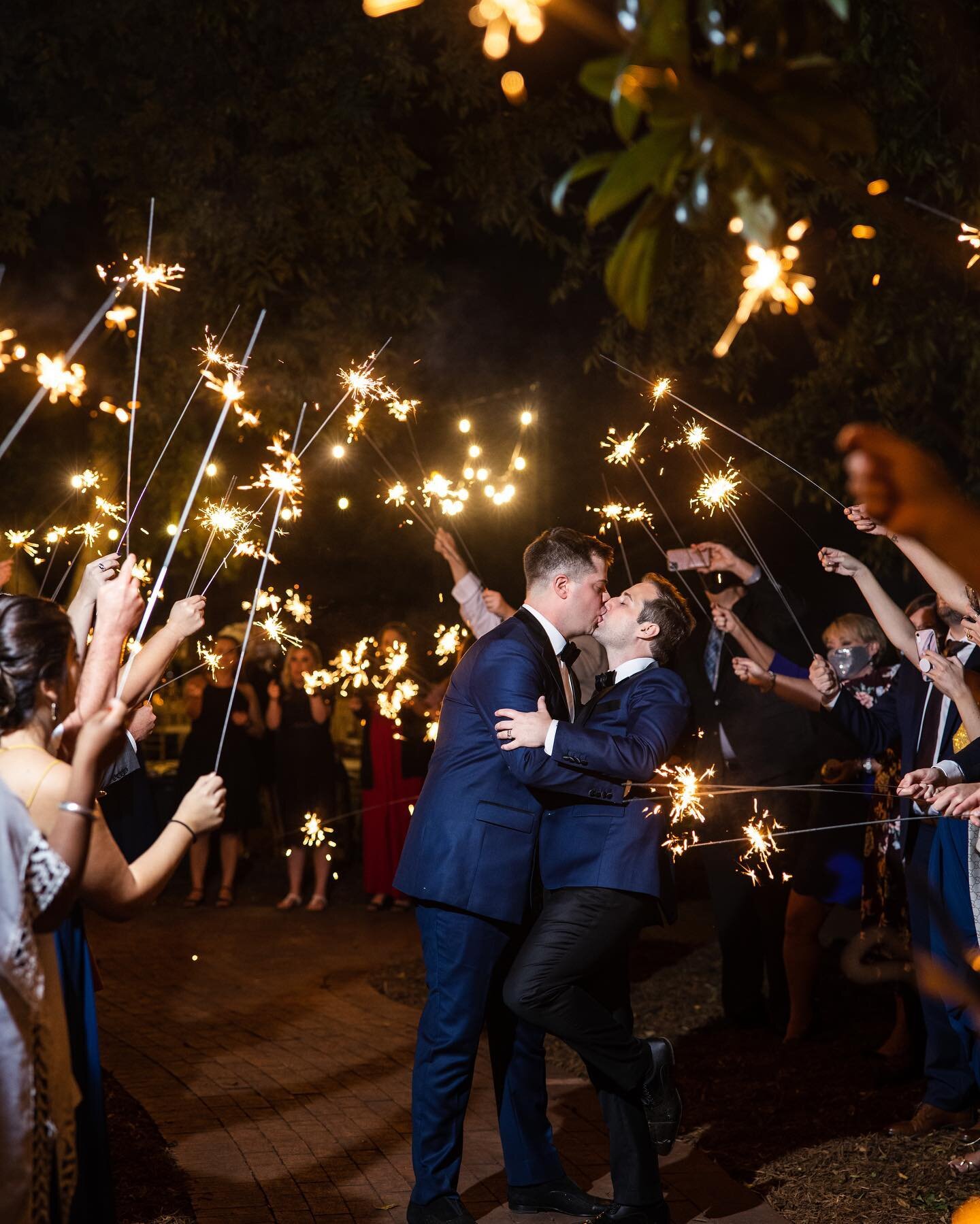 One word: unforgettable.

📍: @thewhitehome.rockhill 
🕺🏻: @hospitalitybutler

#weddings #weddinginspo #rockhill #rockhillsc #scweddings #carolina #southcarolina #scweddings #event #eventvenue #venue #weddingvenue #charlotte #charlottewedding #charl