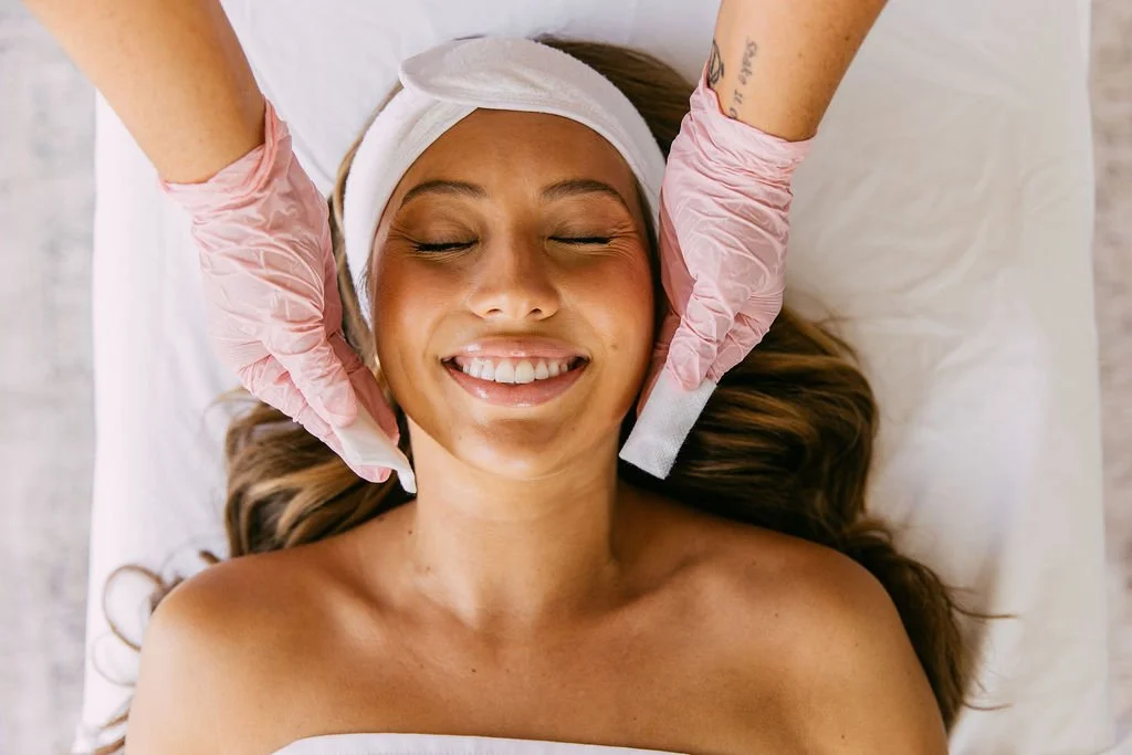 Glow smarter, not harder. ✨ Your skin deserves more than a one-time glow-up — it deserves a plan. Join our Honey  Signature Facial Membership for just $89/month (normally $120) and enjoy:
💆‍♀️ A custom facial every month to keep your skin
