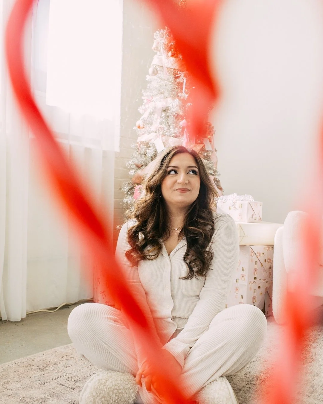 Give the gift of an esthi this holiday ✨Treat someone special with a Honey gift card&hellip; or treat yourself with one of our Buy 3 Get 1 Free packages 😉&mdash; pick from waxing, facials, lashes, or brows and indulge in some self-care this season! 