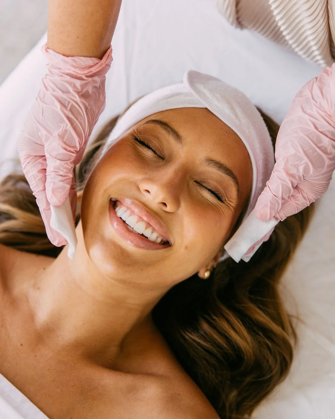 🍯 Peel Season Spotlight: Mandeli Clear
If your skin is feeling congested, uneven, or stuck in a breakout cycle, Mandeli Clear might be your peel.
✨Who it&rsquo;s for: This peel is ideal for acne-prone skin, teens and adults dealing with breakouts, p