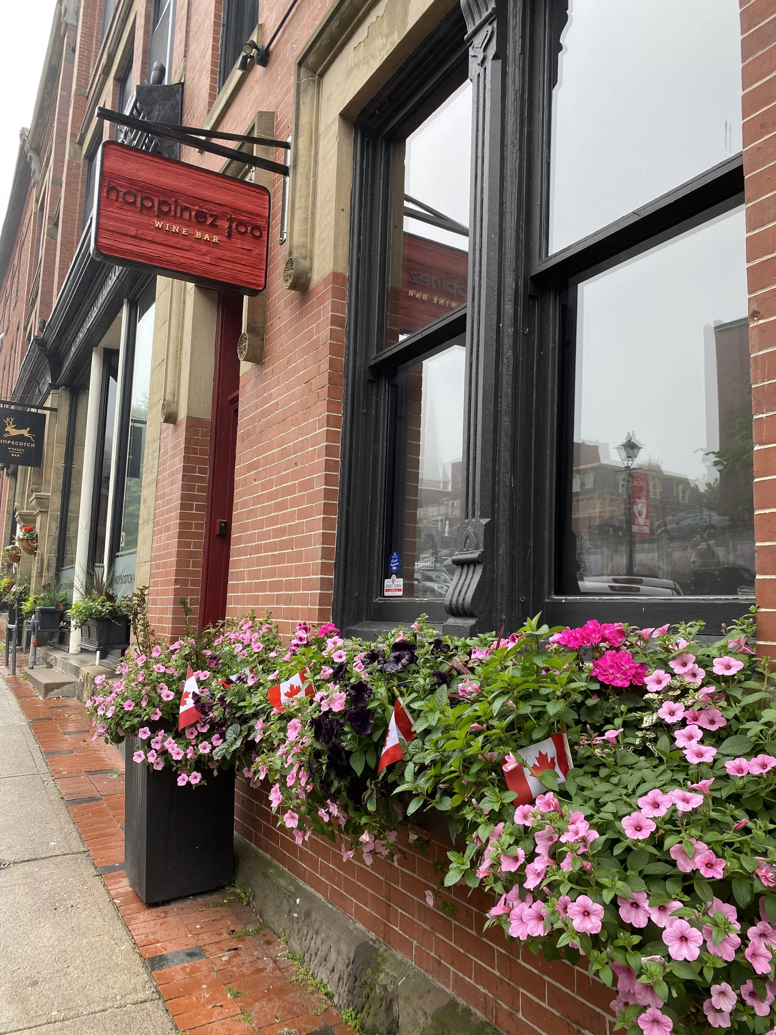 Happinez Too Wine Bar. Annual Flowers 2025