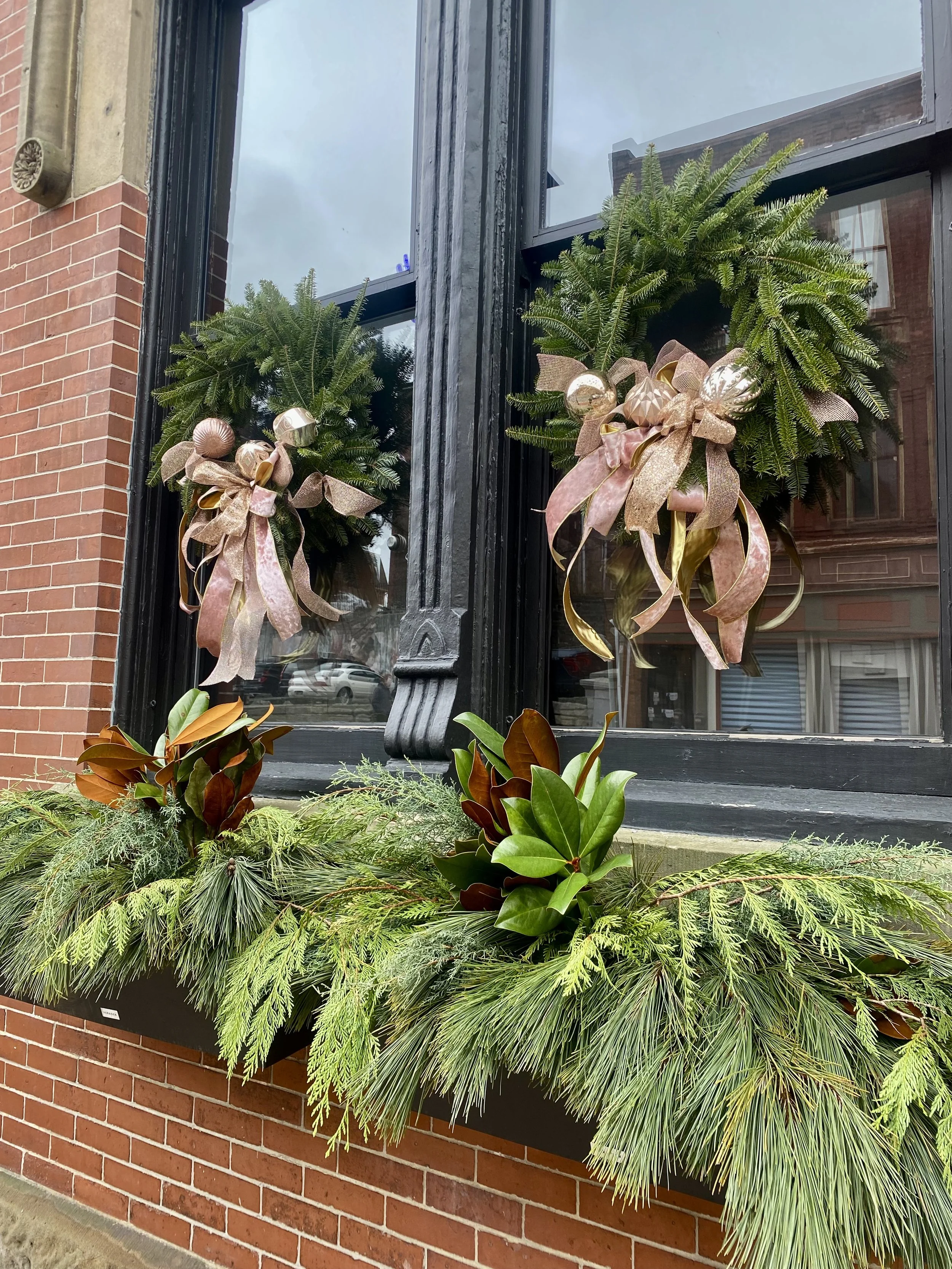 Happinez Too Wine Bar. Custom Wreaths and Planters 2024