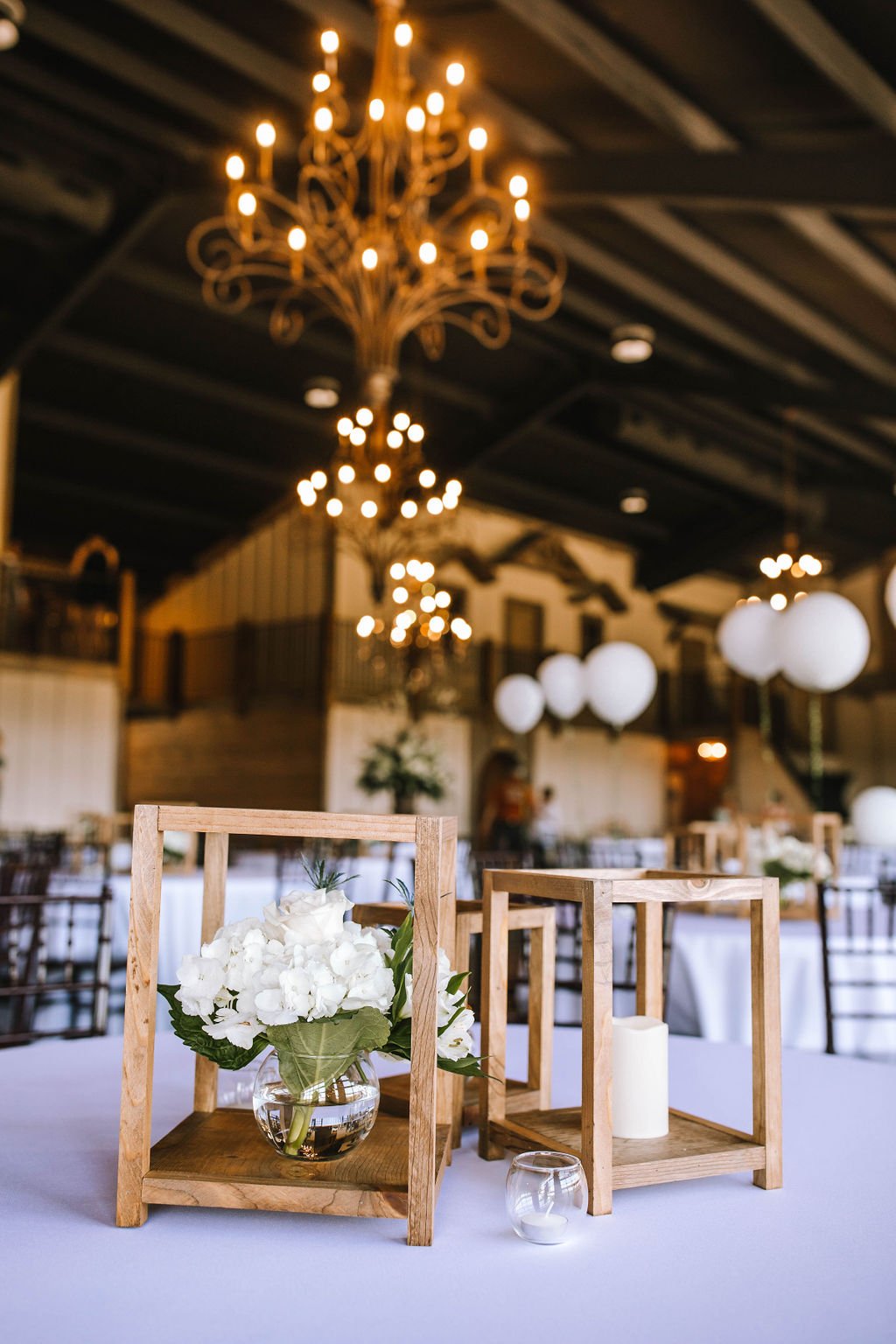 ocoee crest wedding venue tablescape hydrangea lantern.jpg