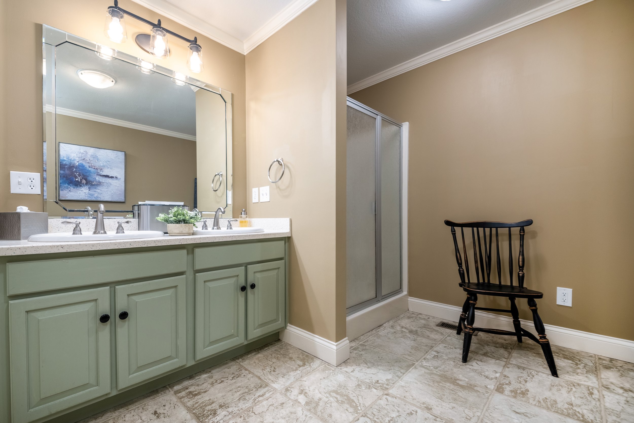 Tennessee wedding venue Groom's Bathroom at the Ridgeview Terrace
