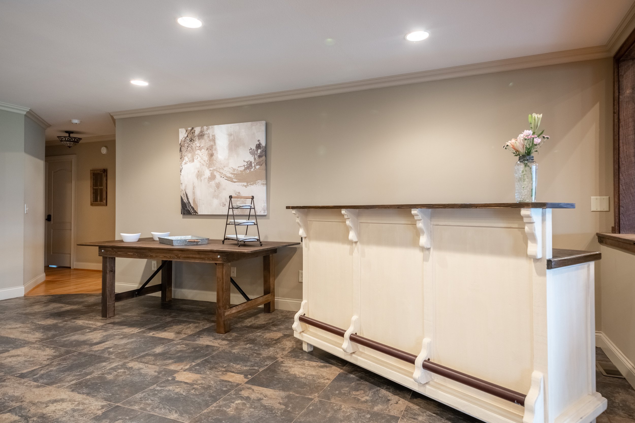 Ocoee Crest wedding venue bar and drink station in Tennessee.