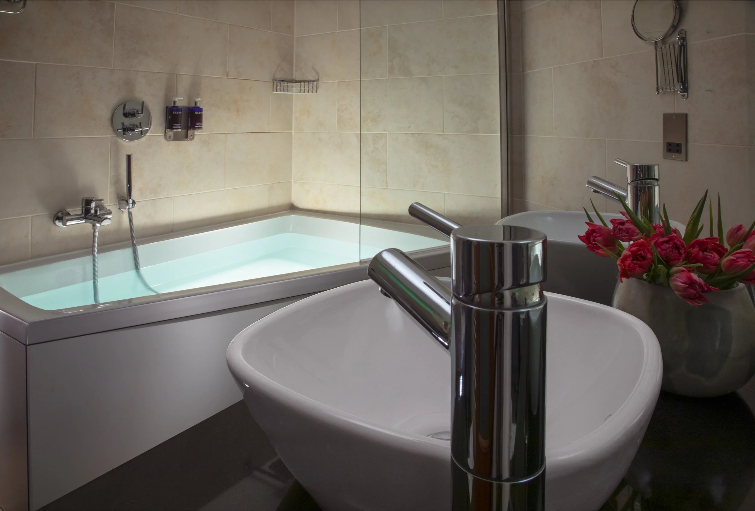 Room5Bath.jpg