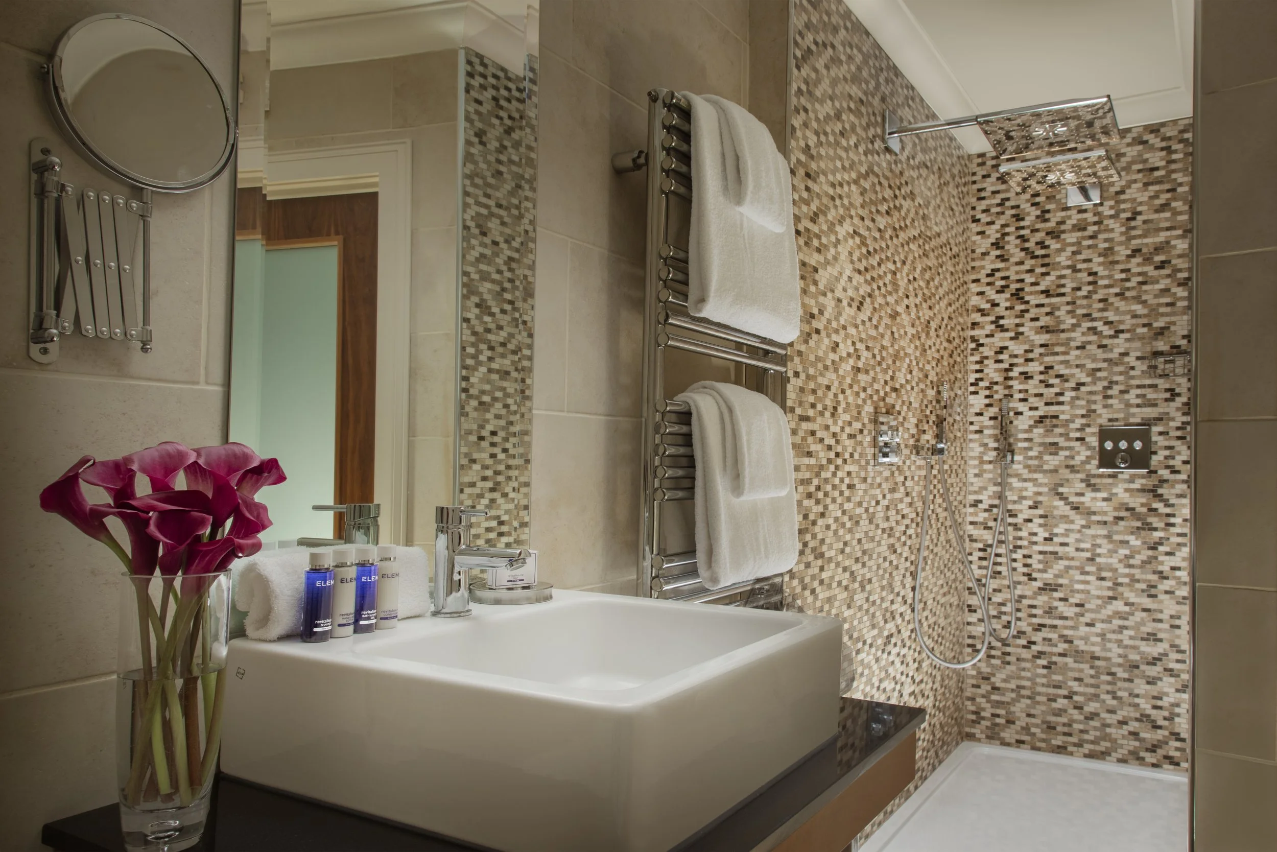 Room2Bath.jpg