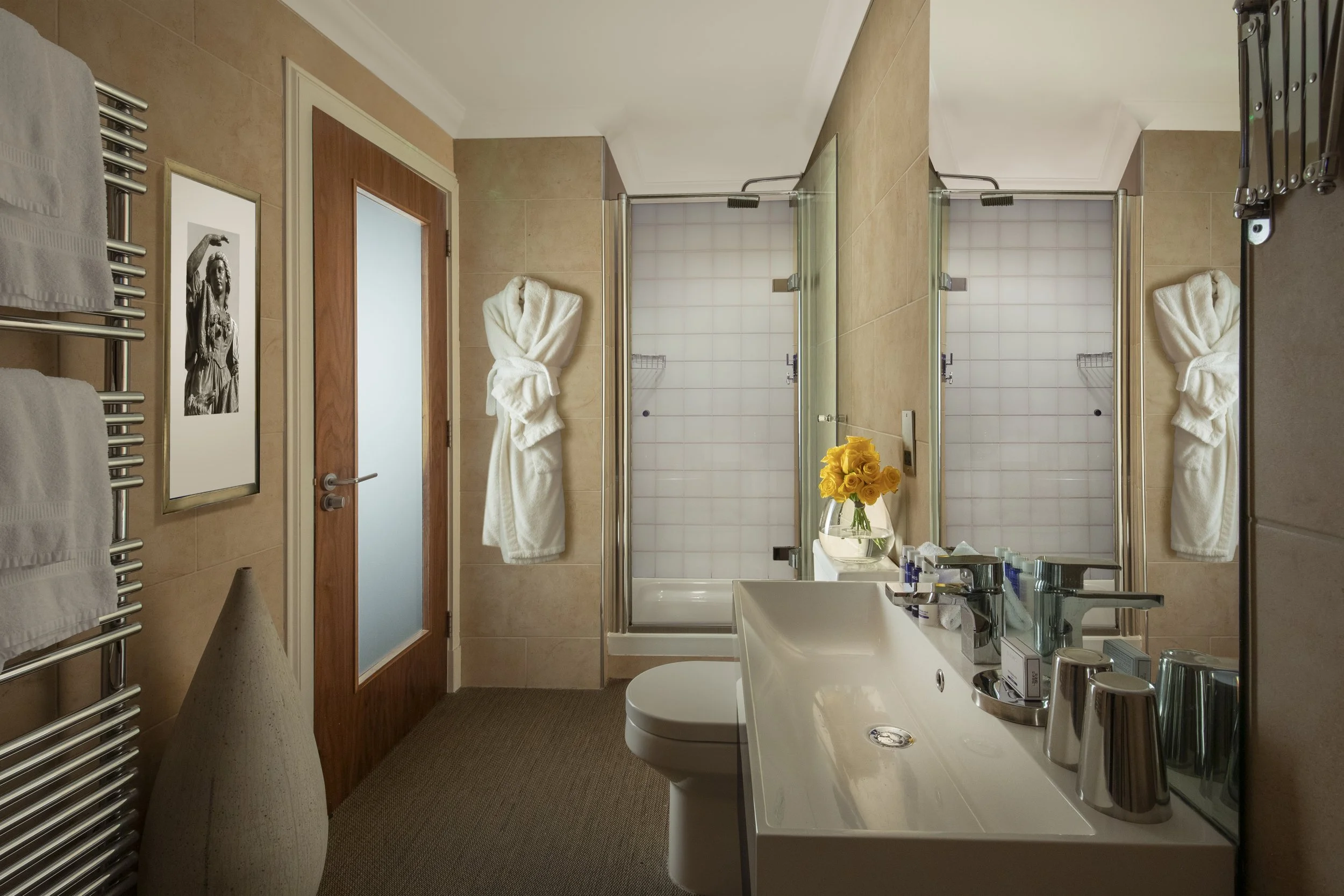 Room6Bath.jpg