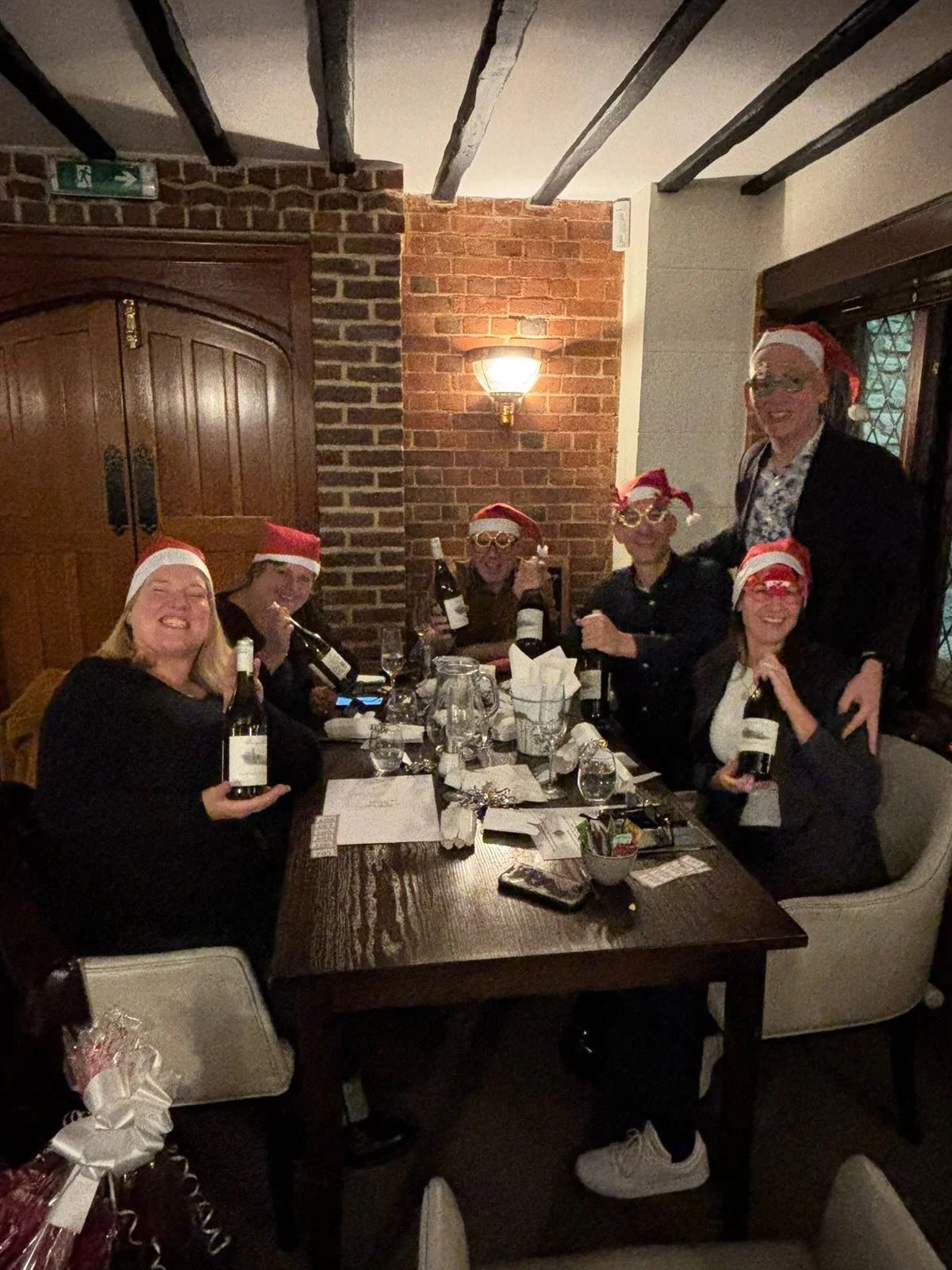 Last night saw us host our popular Quiz Night at Mannings Heath Golf, filling the Spike Bar with festive spirit, laughter, and a wonderfully warm atmosphere. ✨🎄

A huge congratulations to Torchy Strikes Again, who took home Benguela Cove Wines to to