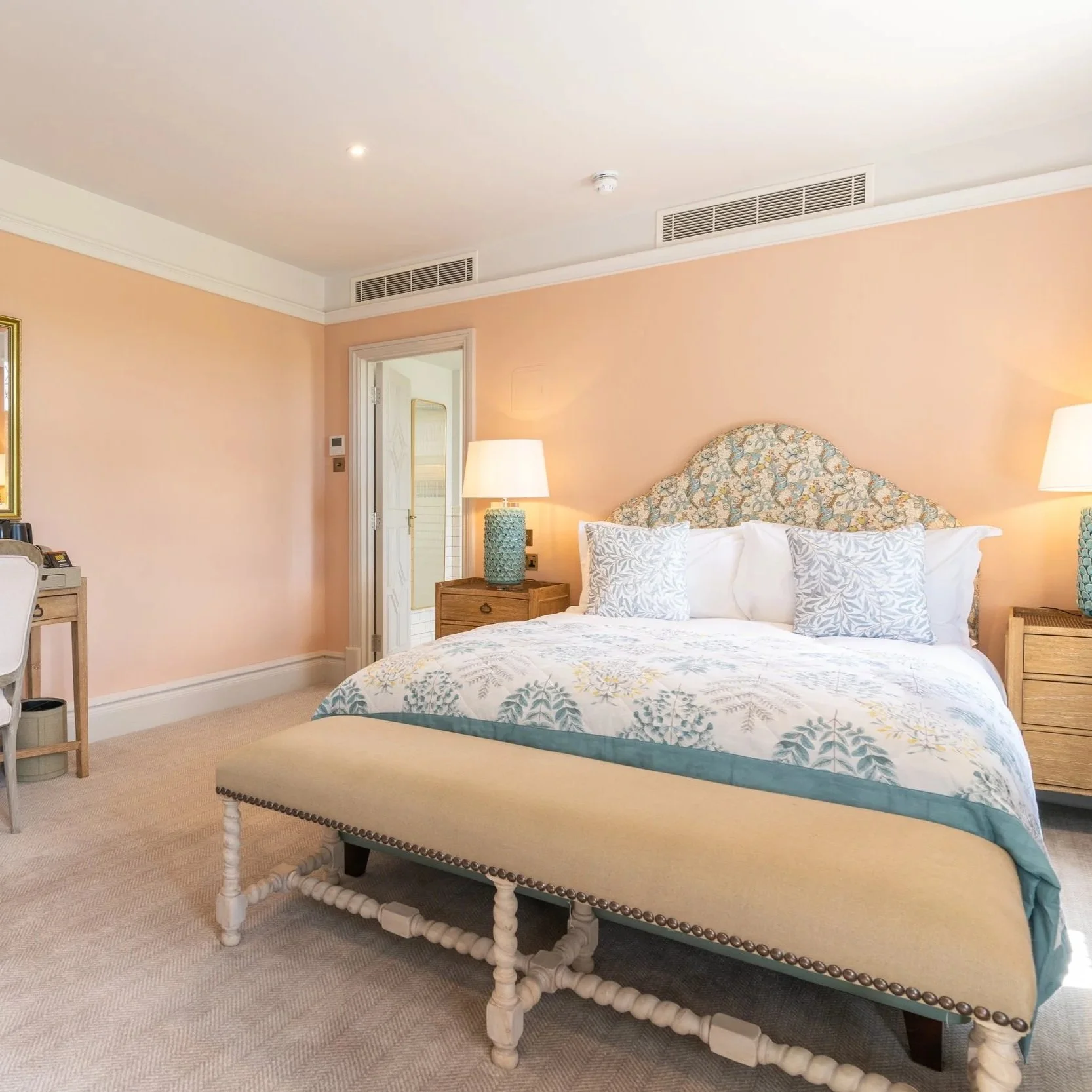 Leonardslee The Vineyard Hotel.jpg