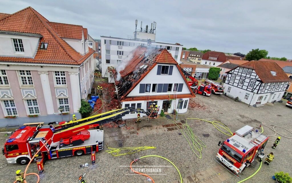 Dachstuhlbrand in Achimer Fußgängerzone