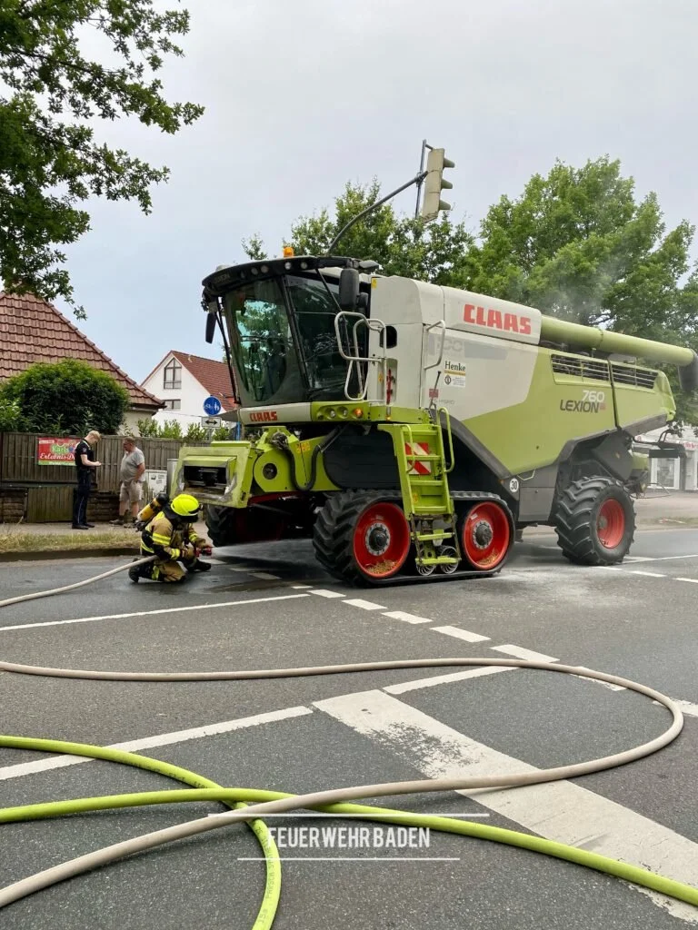 Brennender Mähdrescher