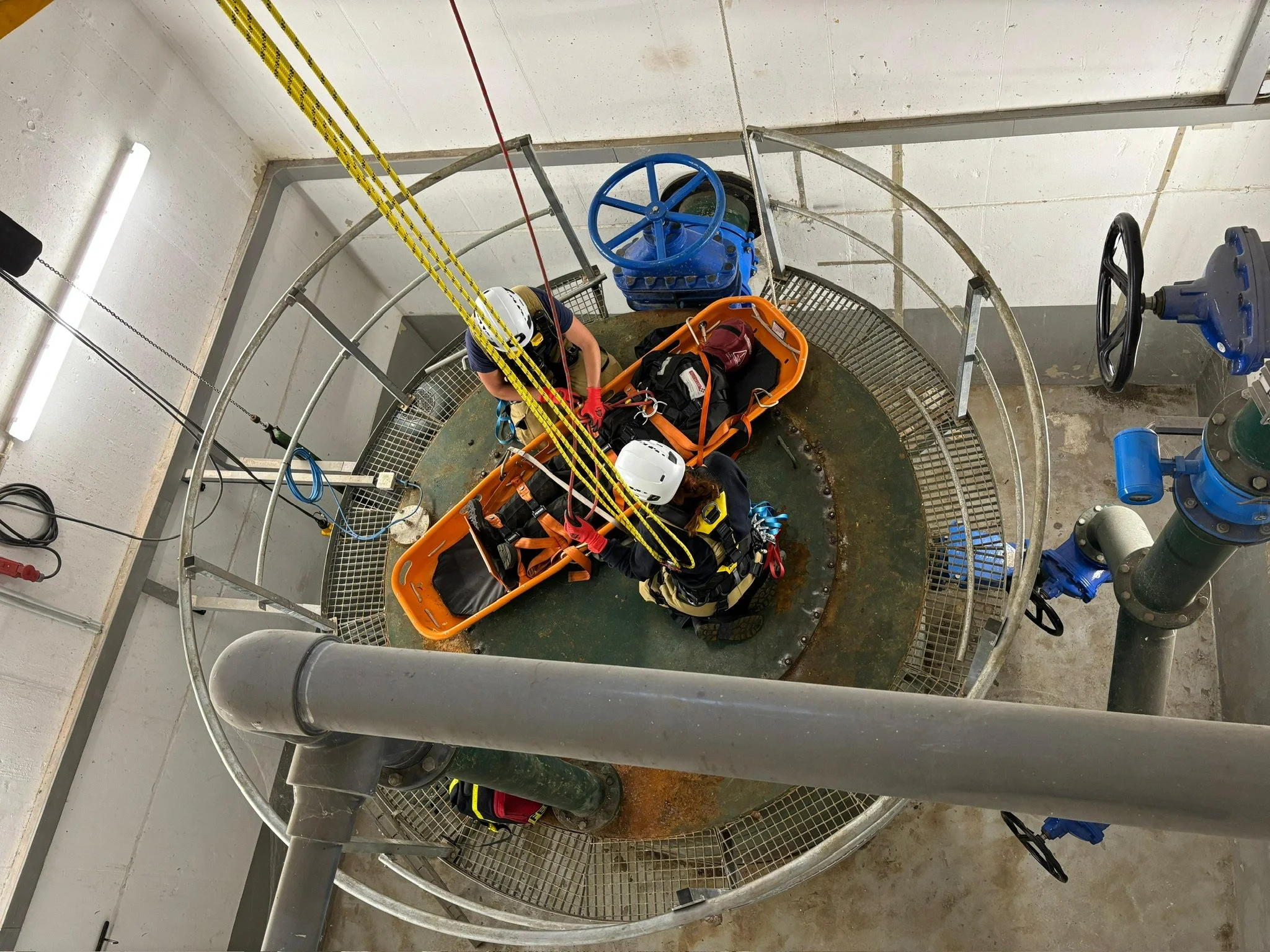 Absturzsicherungsgruppe — Person in Schacht gestürtzt