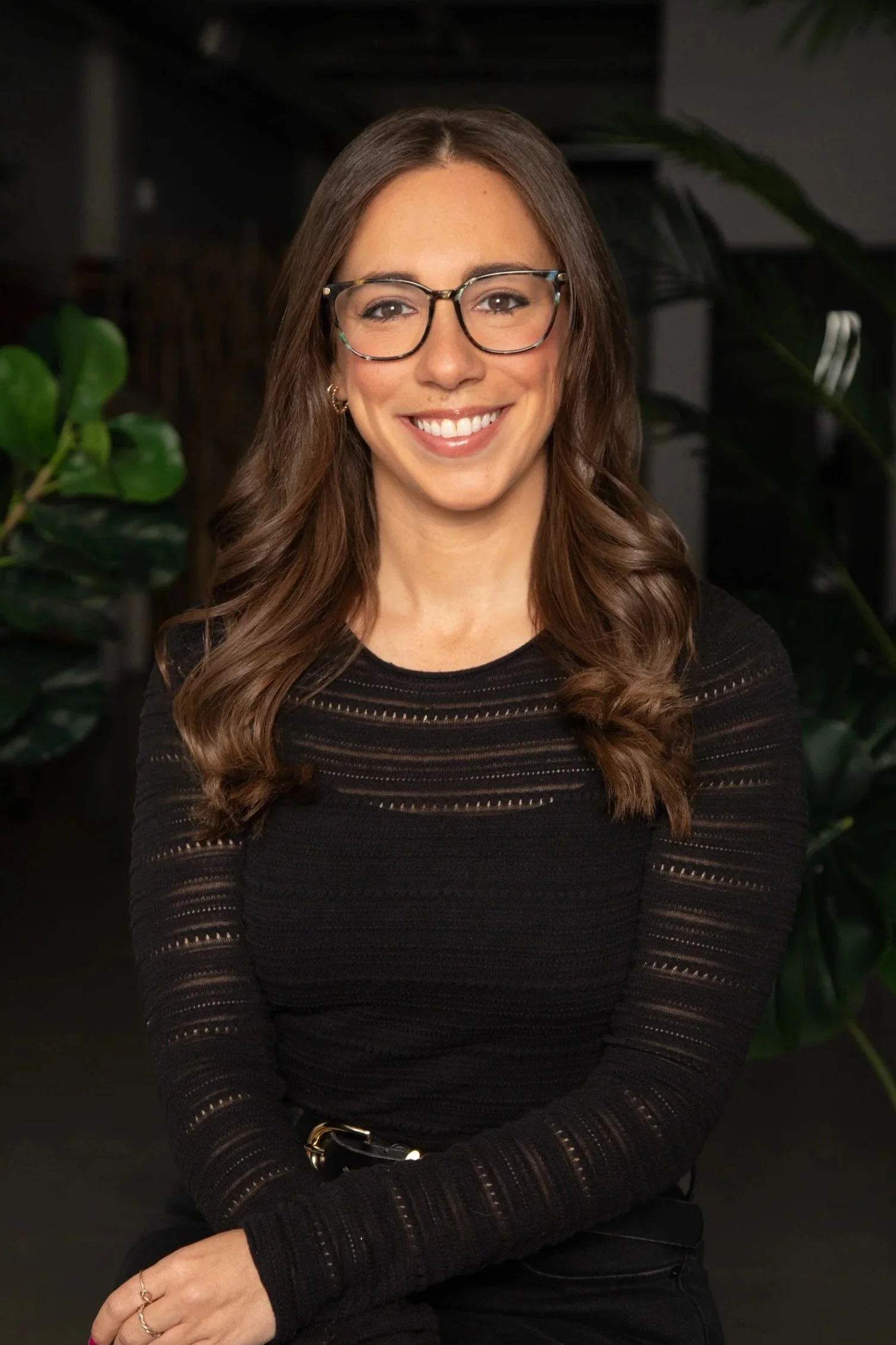 Headshot of therapist Rachel Zar Smiling