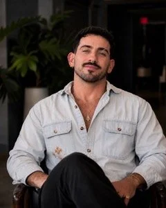 Headshot of therapist J Blu