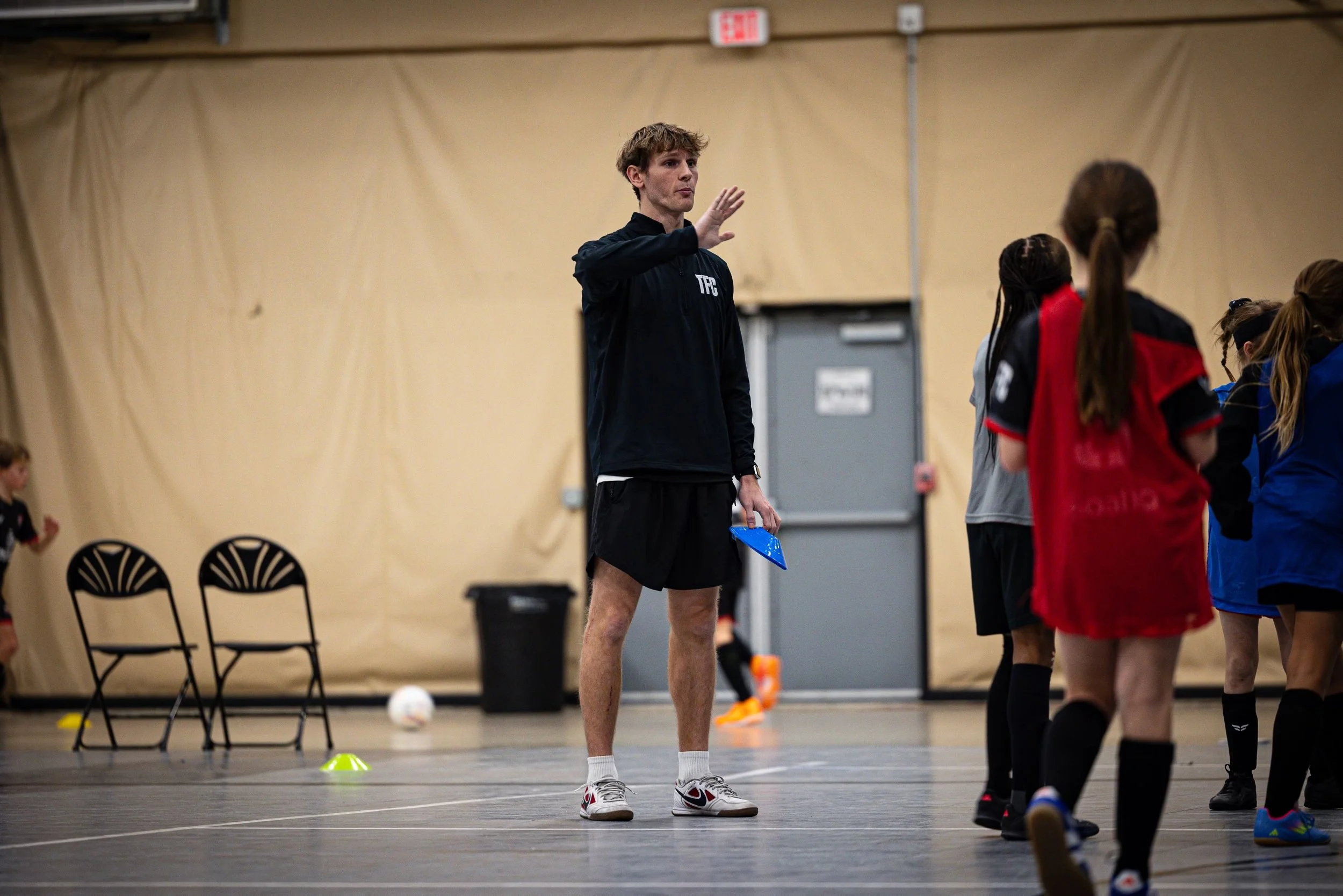 A soccer player wearing a gray jersey with the number 9 and 