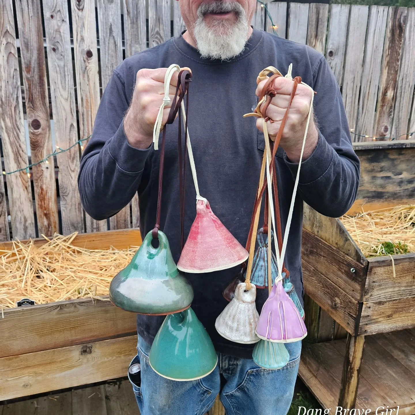 A boy and his bells 🔔....

Tomorrow we will have 8 bells, complete with real jingles! 3 of them are larger and 5 are smaller.... and I'm not done writing listings yet so I better get to it!

See you at 9am PST.... have a great night.