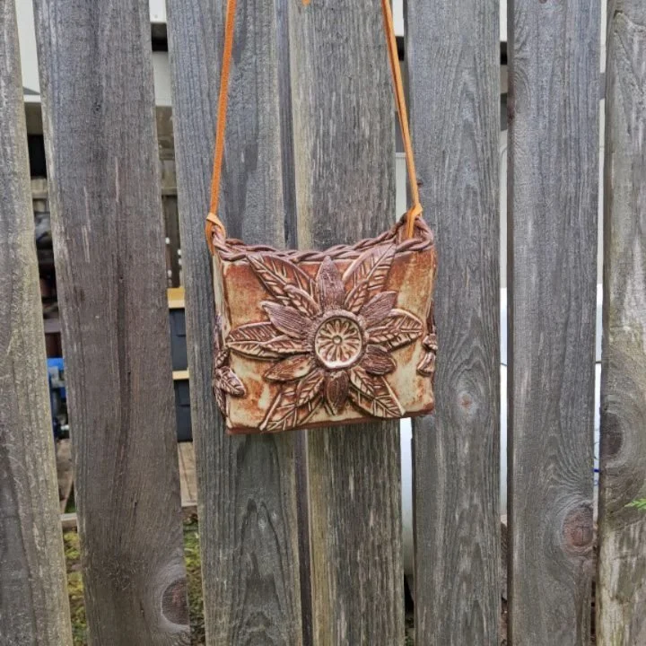 You all can probably guess how much I love this one!

 🌻 The details are crazy good and the color (stellar rust) is absolutely perfect. I added leather, but you could use rope or some other means to hang it. If only we could get away with carrying i