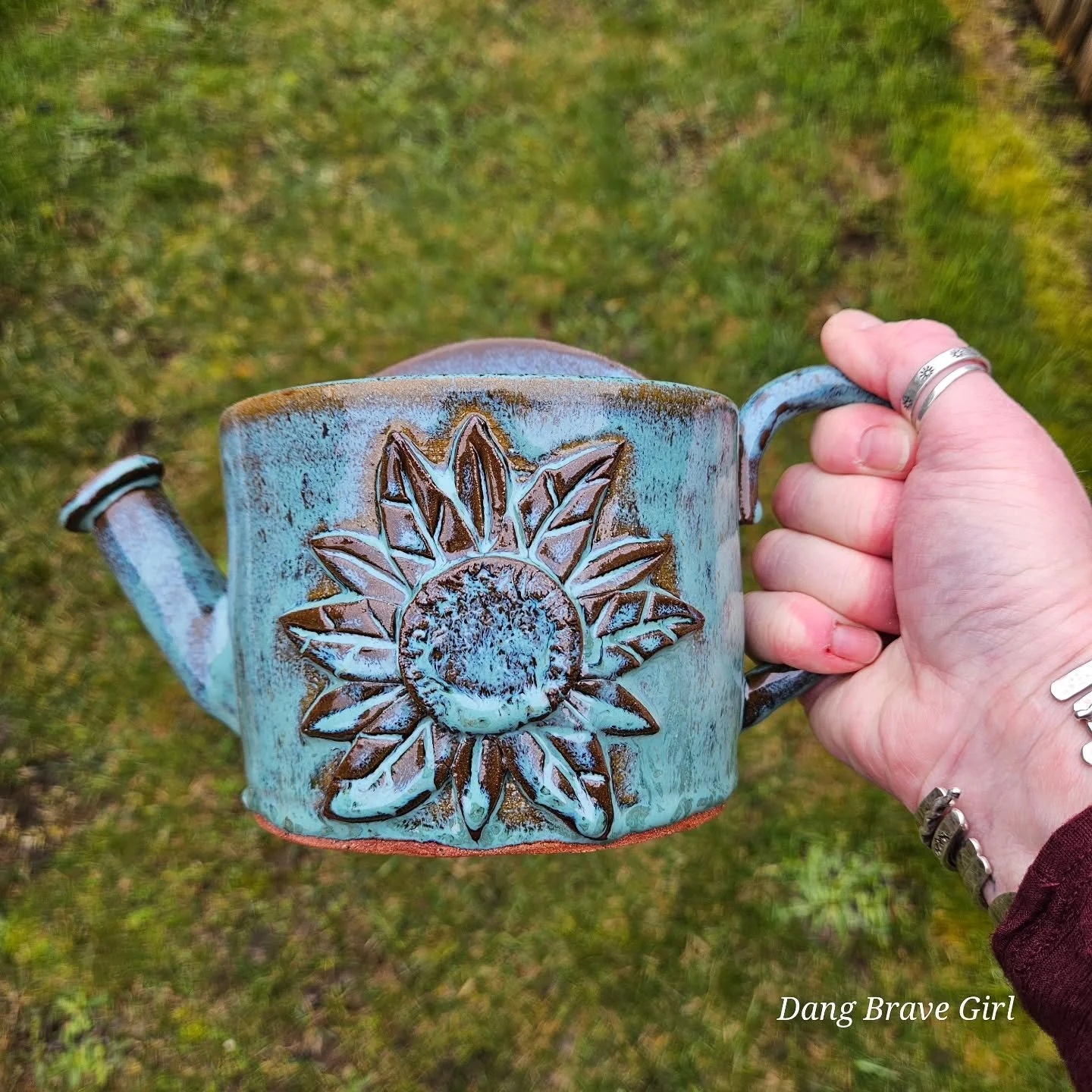 Speaking of wall hangers and planters (last post 😉), I just had to share these next! 

I believe I counted 10 new pieces to add some blooming vibes to your walls, patio, fence post.... whatever you fancy! 

Here are 2 more 🌻 to tempt you. 

I am st