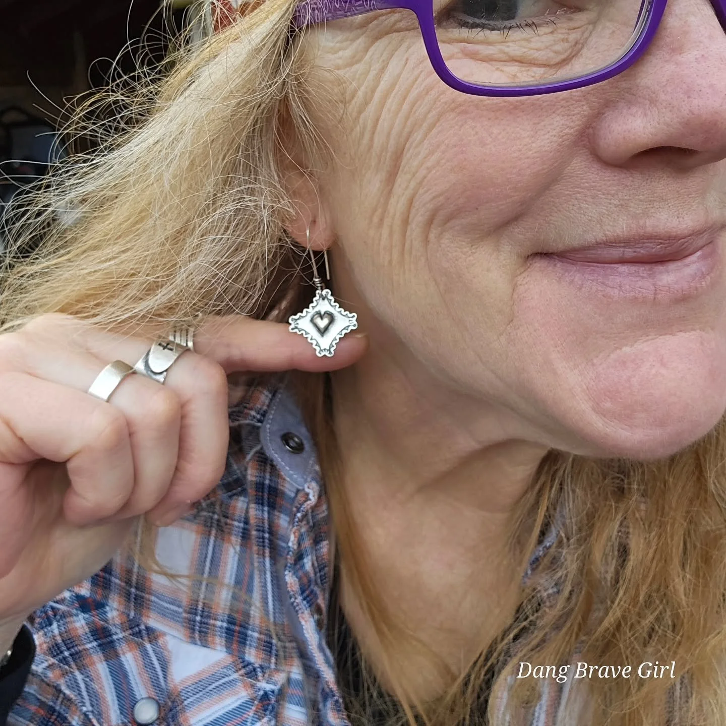 All silver earrings are my go-to because I don't have to worry if they'll match whatever color I'm wearing that day 🤣. I generally wear the same pair of hoops everyday but if any of these were mine ❤️ you can bet they'd be in the rotation.

These al
