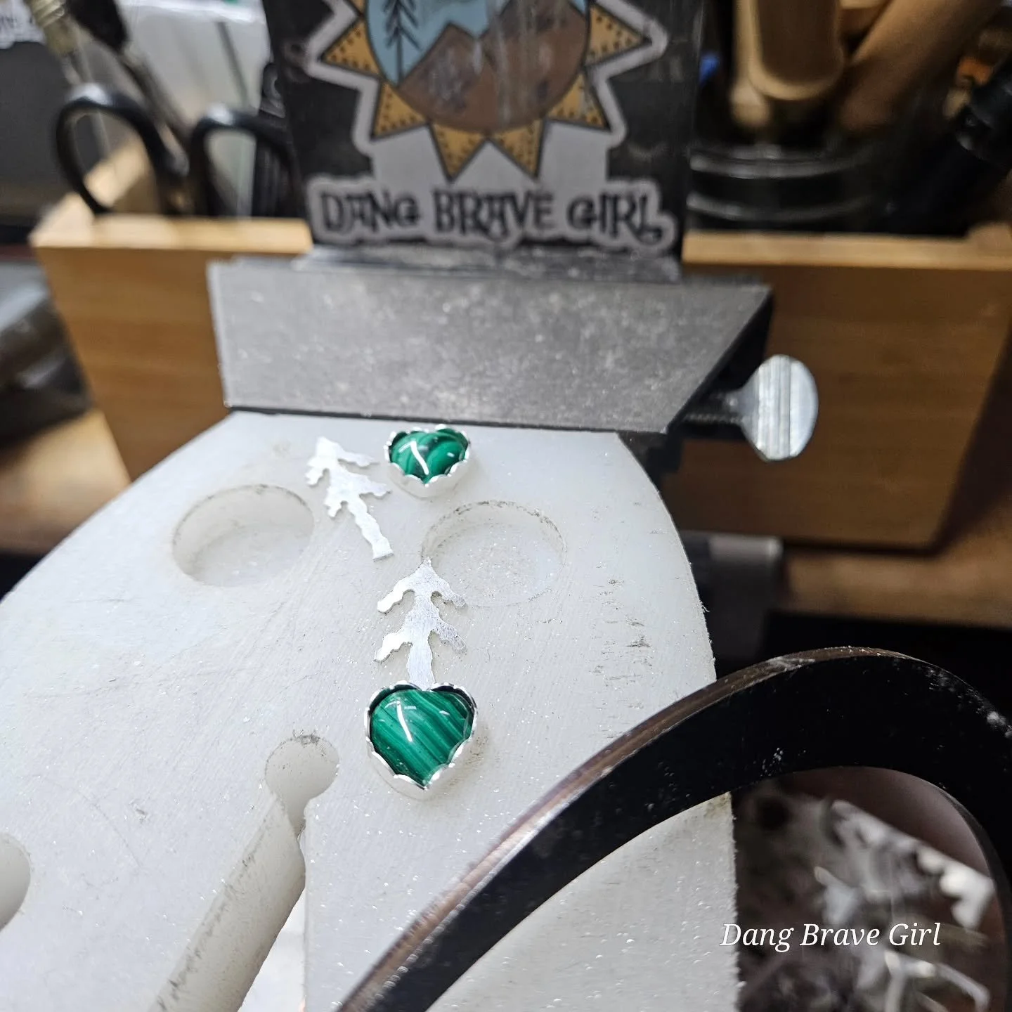 Thursday bench view... I've got some custom tree earrings in the works. They'll be going out with one of the new tree mugs and that makes me very happy. 

🌲💚
Thank you!