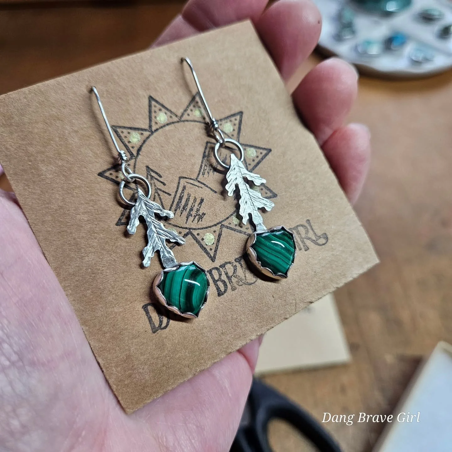 Rooted in Love 💚

Sometimes I remember to take pictures of customs before they head home... even if it's the last minute when I'm wrapping them up 😉.

Malachite hearts ~ sterling silver 🌲