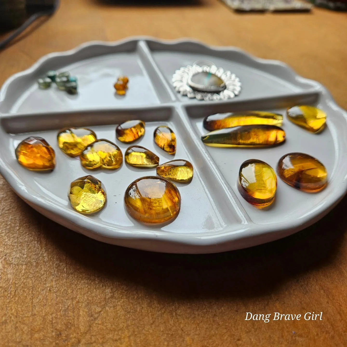 Bench view 🍯....
Seems like a natural transition from sunflowers to Amber. 
No designs drawn yet but the ideas are flowing.... and I've got a soft spot for Amber, one of my first pieces of jewelry was a Amber ring. Amazingly enough, I still have yet