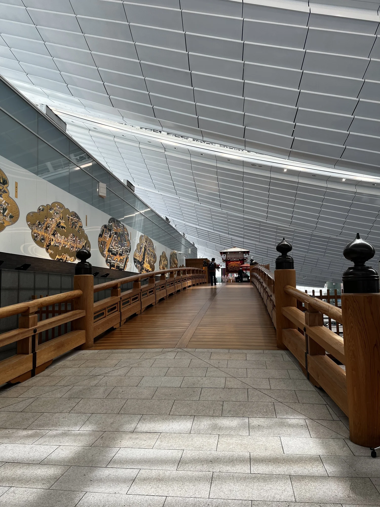 Haneda Airport Terminal 3 Guide — stray sleep eat