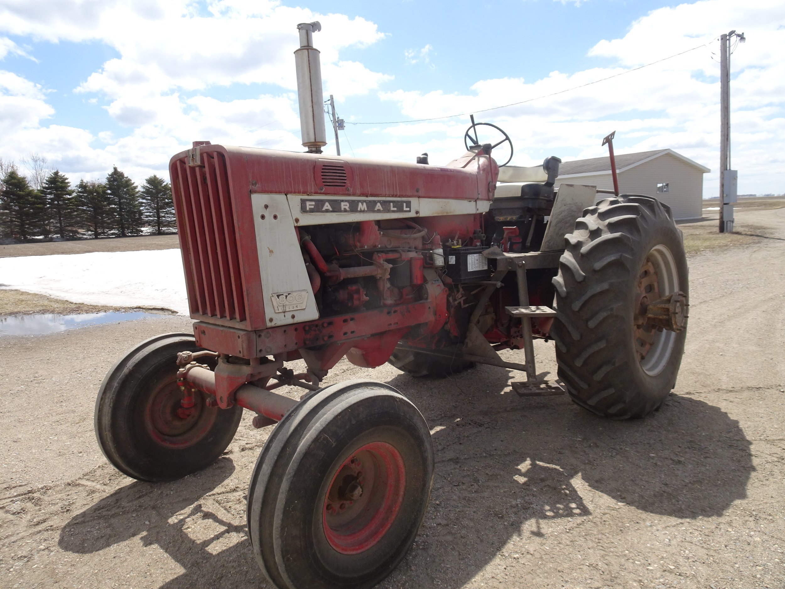 IHC model 806 tractor