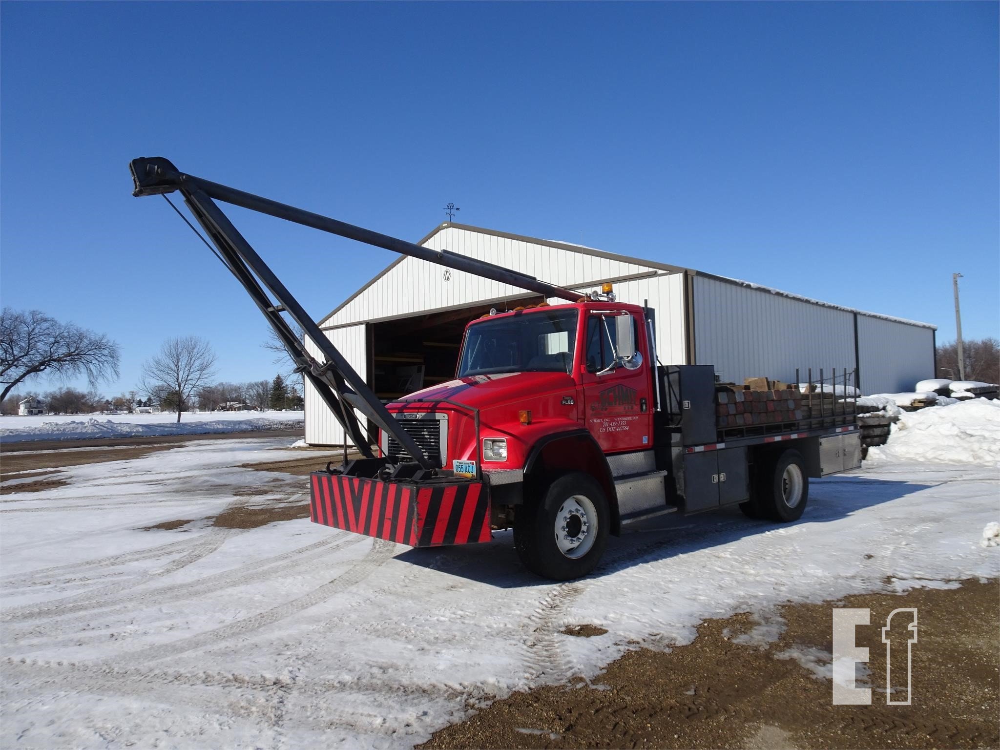 Lot# 119 | 2001 Freightliner FL80_2.jpeg