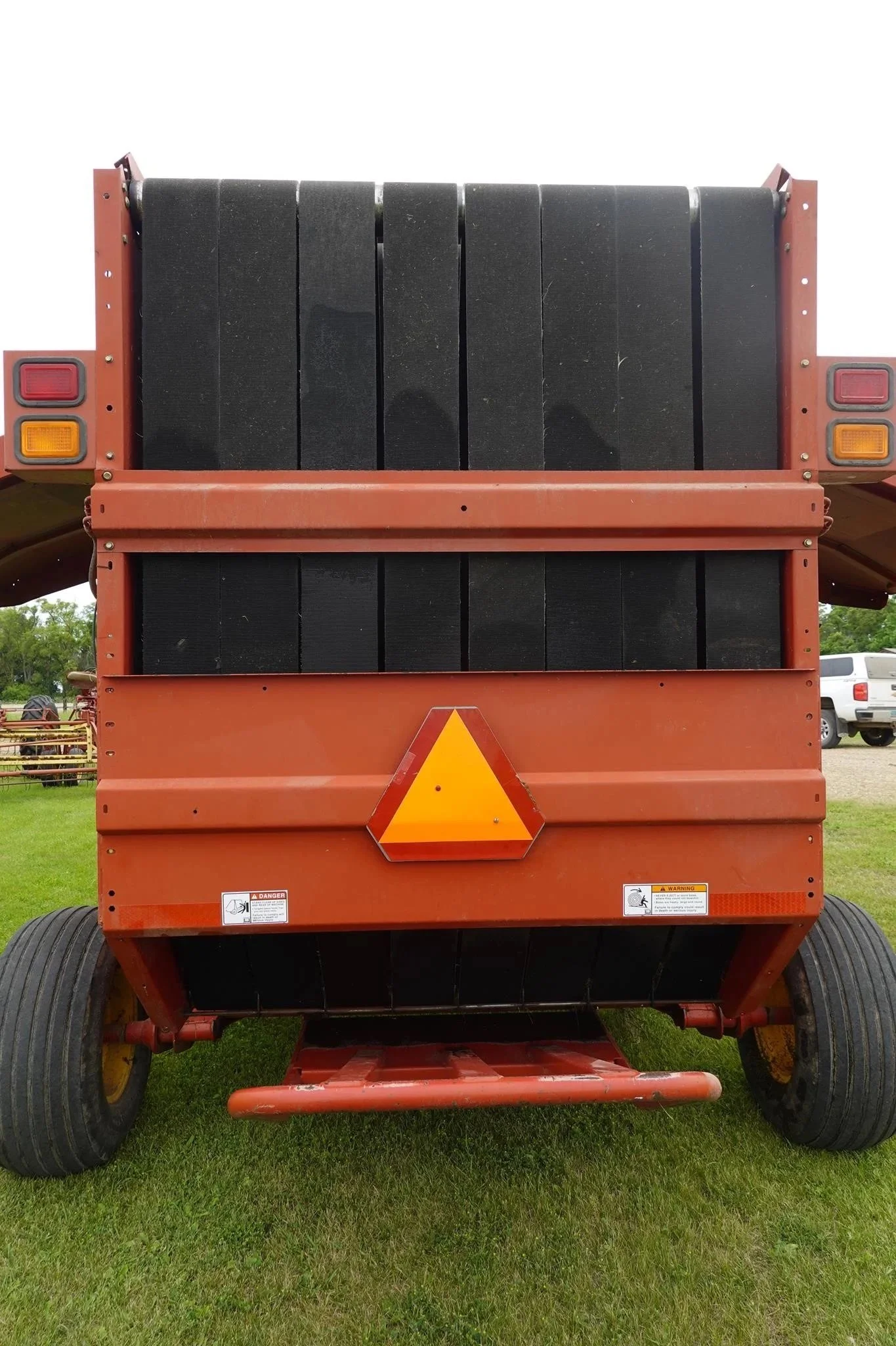 New Holland BR780 round baler_6.jpeg
