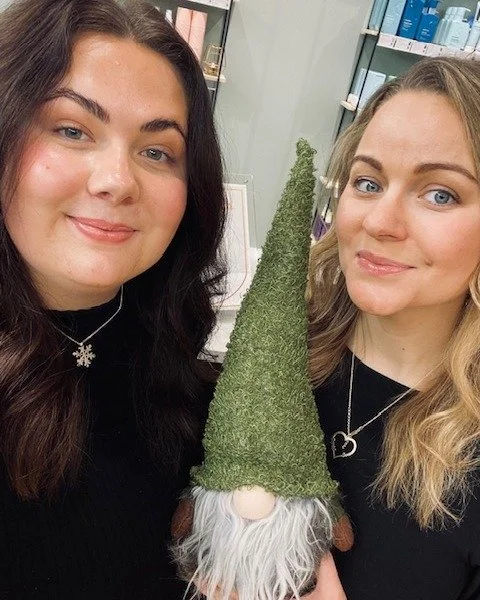 🎄God jul &ouml;nskar vi till er v&aring;ra fina kunder!🎄
Vi &auml;r s&aring; glada att ni f&ouml;rgyller v&aring;ra dagar med ljus och gl&auml;dje ✨
Hoppas ni f&aring;r en fantastisk helg nu s&aring; ser vi fram emot 2026 tillsammans med er!