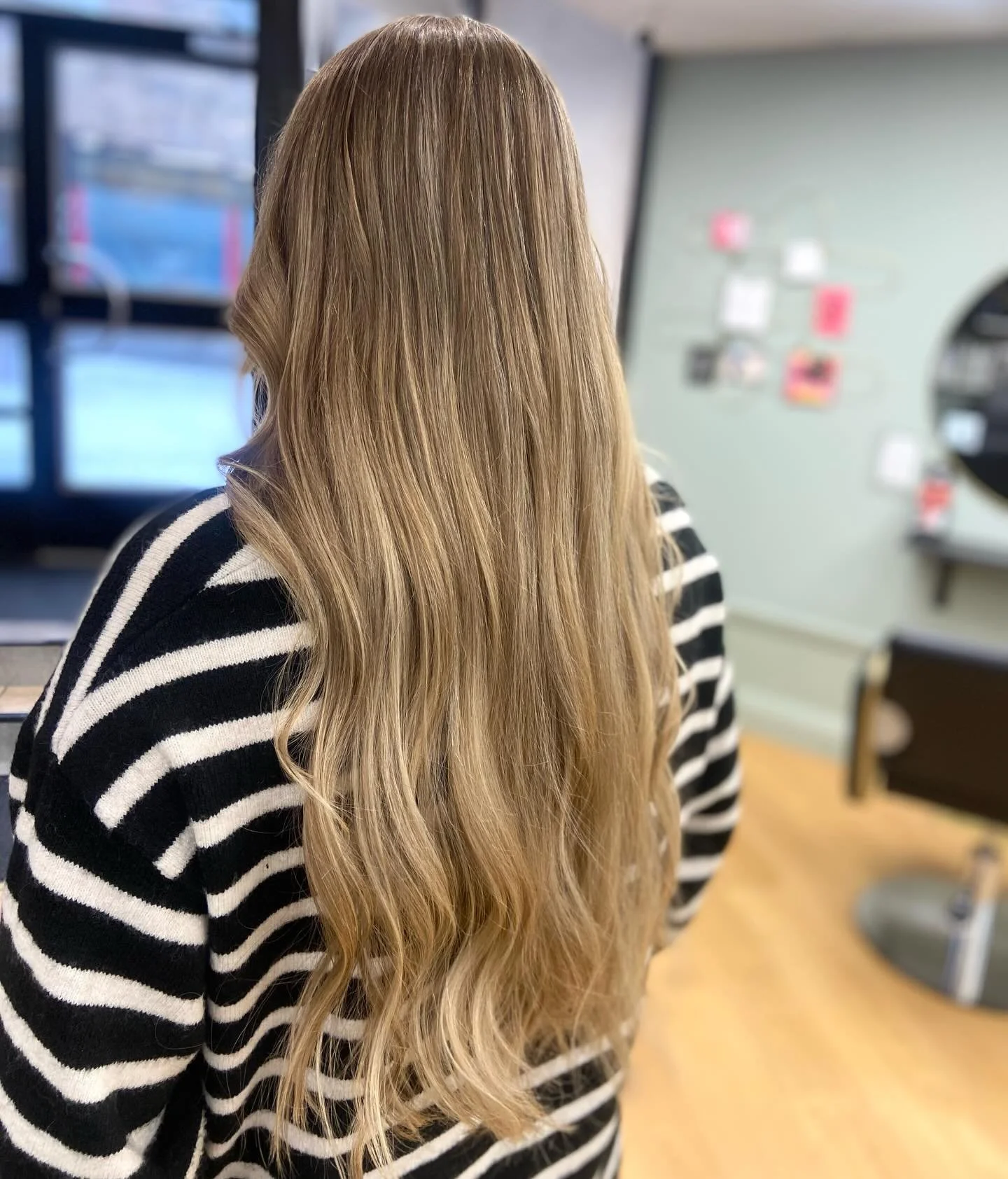 Slingor p&aring; detta fantastiska h&aring;r!🫶🏼

Fris&ouml;r: Matilda

#norrklipp #fris&ouml;r&ouml;stersund #postgr&auml;nd11 #colormebykm #kevinmurphy