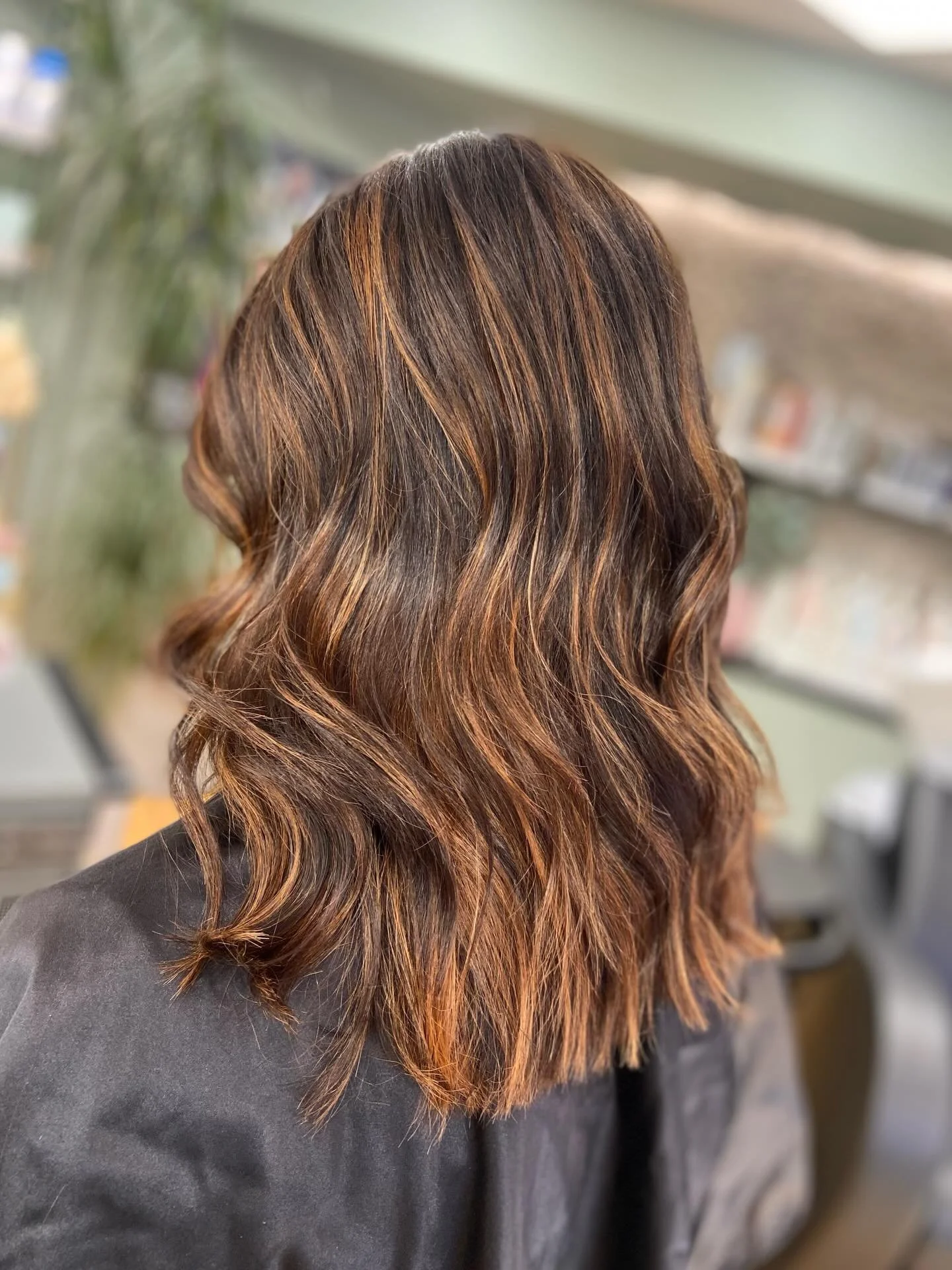 Varm brunett med koppriga slingor🤎🧡

Fris&ouml;r: Matilda

#colormebykevinmurphy #kevinmurphy #brownhair #copperhair #highlights