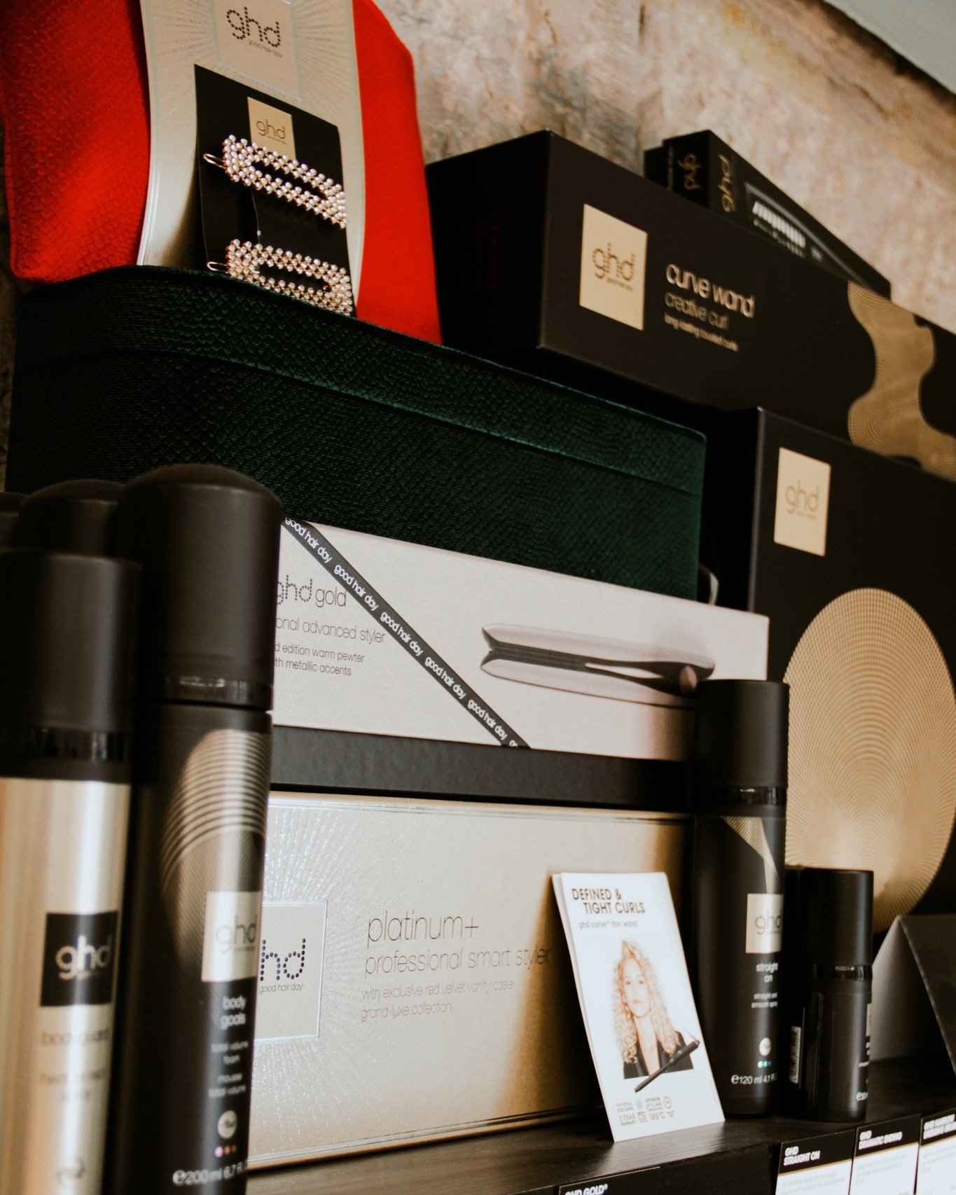 ✨GHD ✨
Under oktober har vi 10% rabatt p&aring; verktyg fr&aring;n GHD och 20% p&aring; produkterna. 
V&auml;lkomna in! 🌟